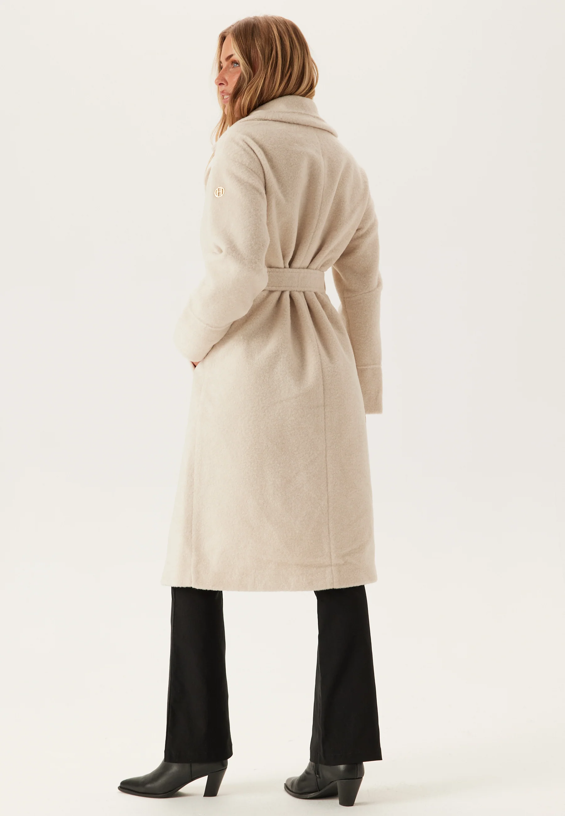 Alicia - Image 2