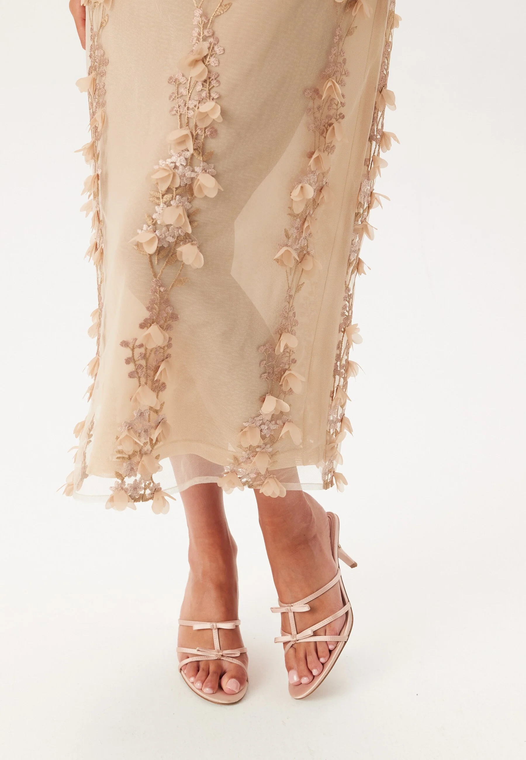 Aline Embroidery Dress - Image 3