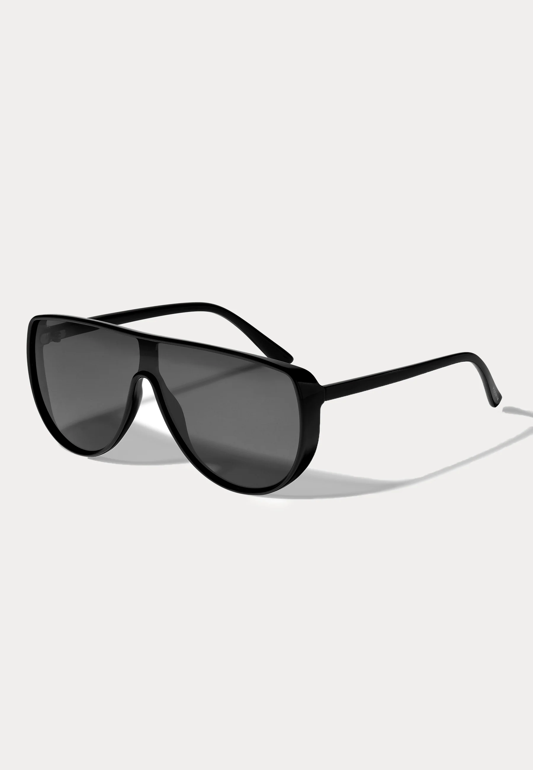 Amari Sunglasses - Image 3