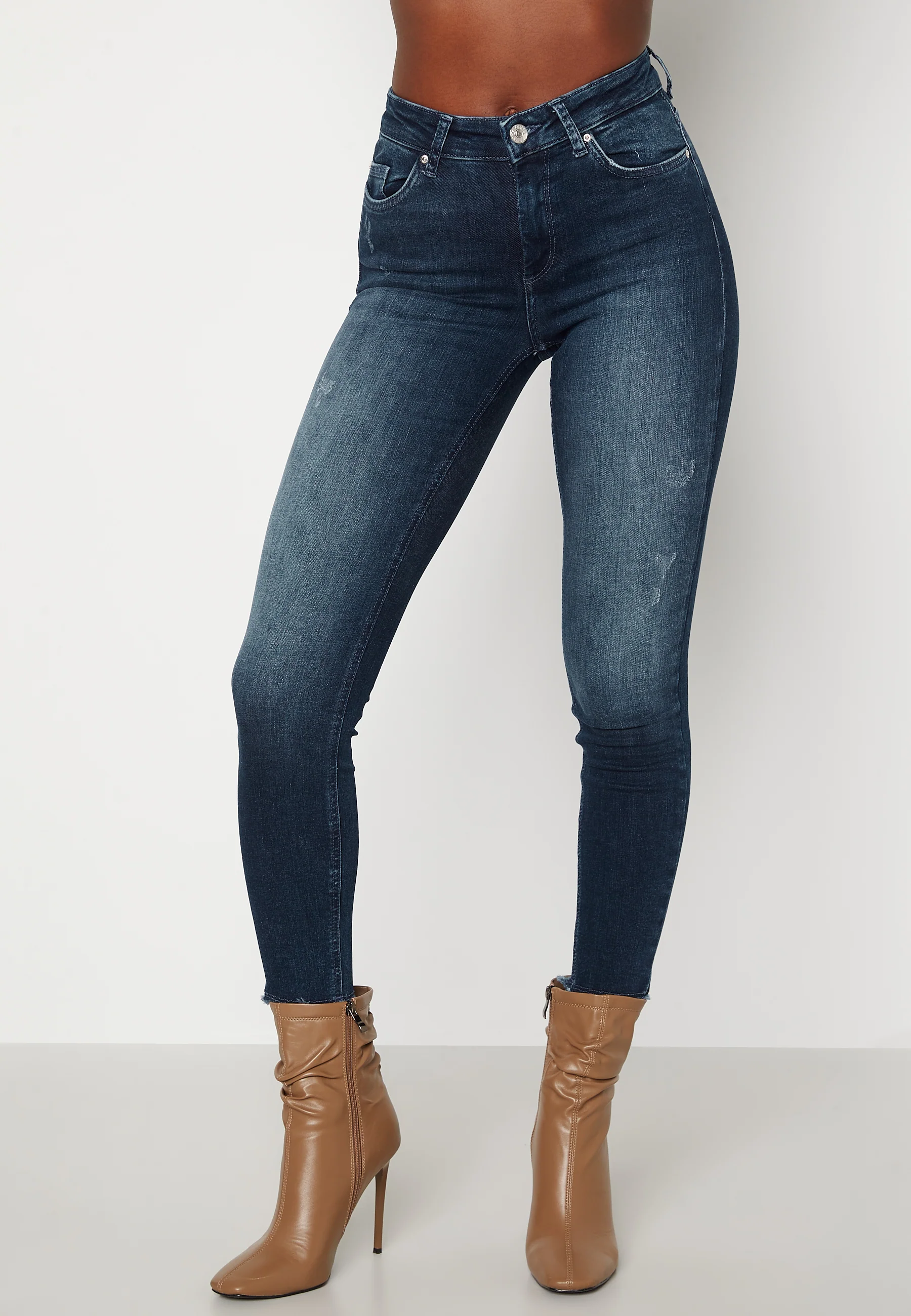 Blush Life Mid Ank Raw Jeans - Image 2