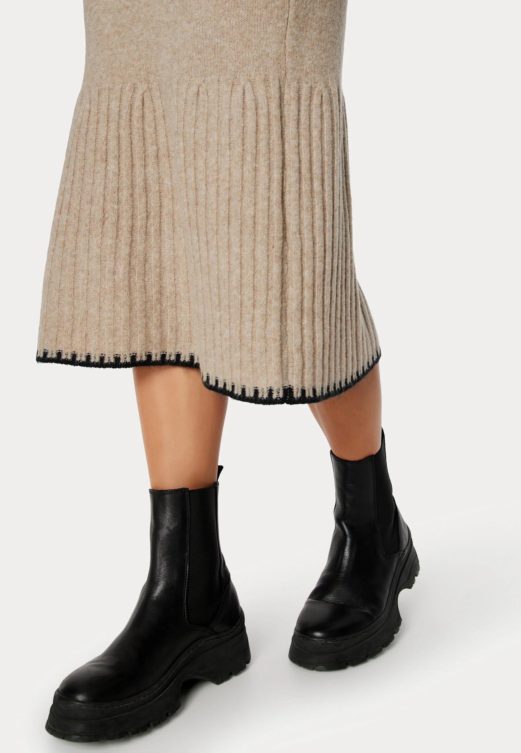 Contrast Edge Knitted Skirt - Image 4