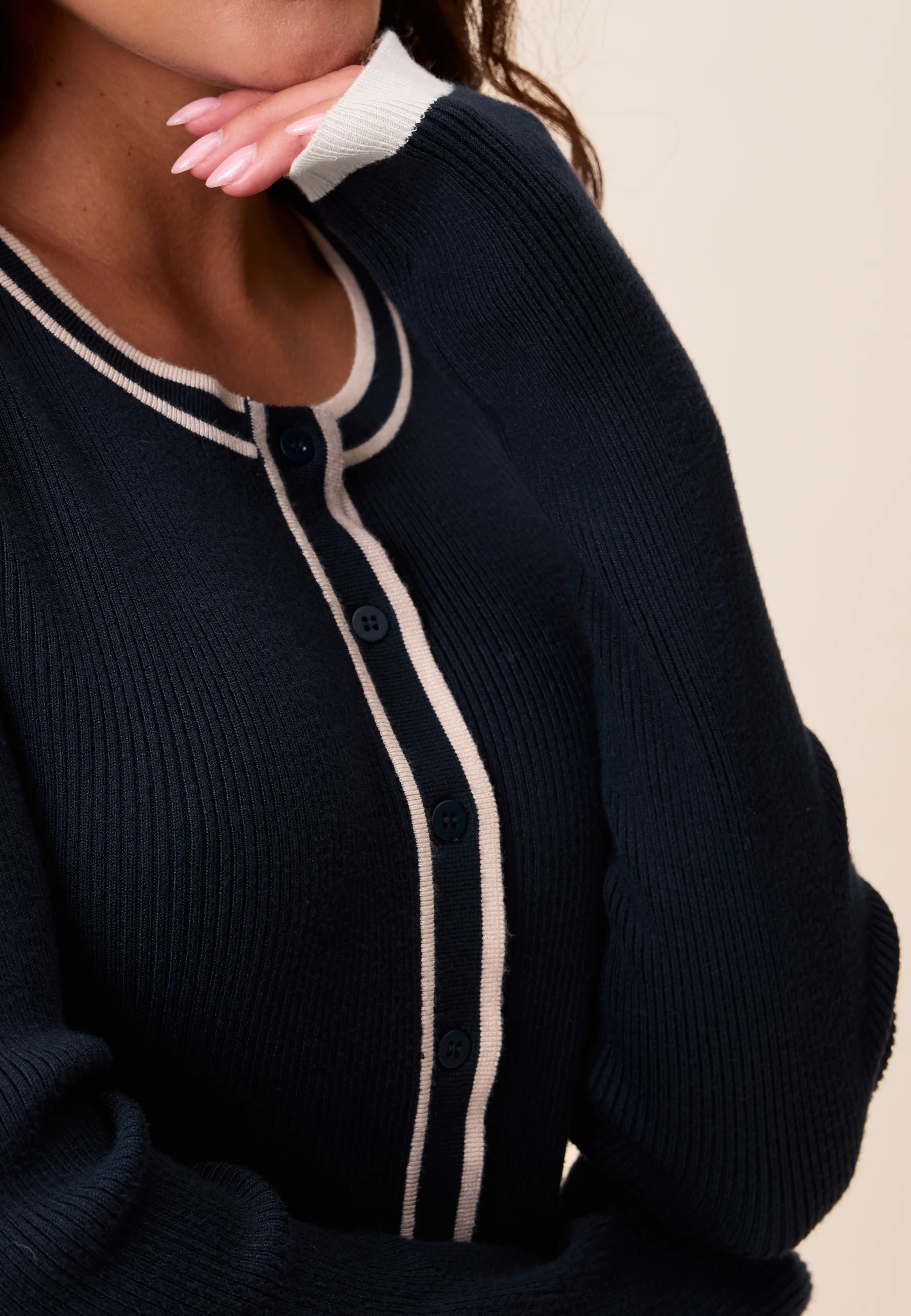 Contrast Knitted Cardigan - Image 4