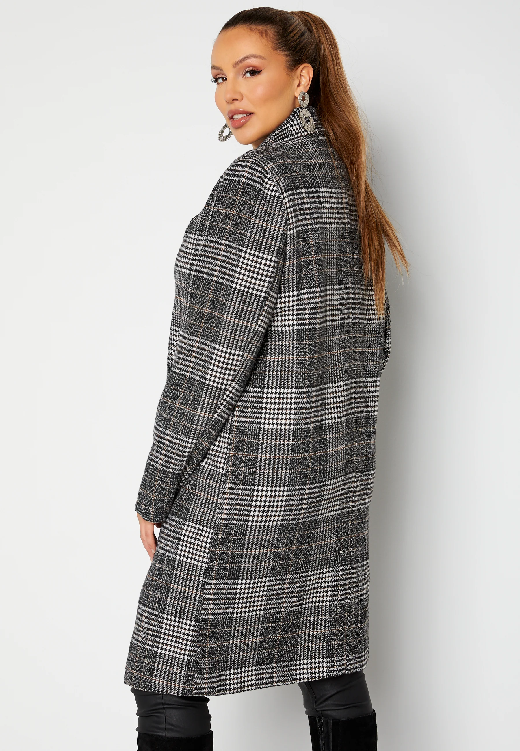 Corinne checked coat - Image 9