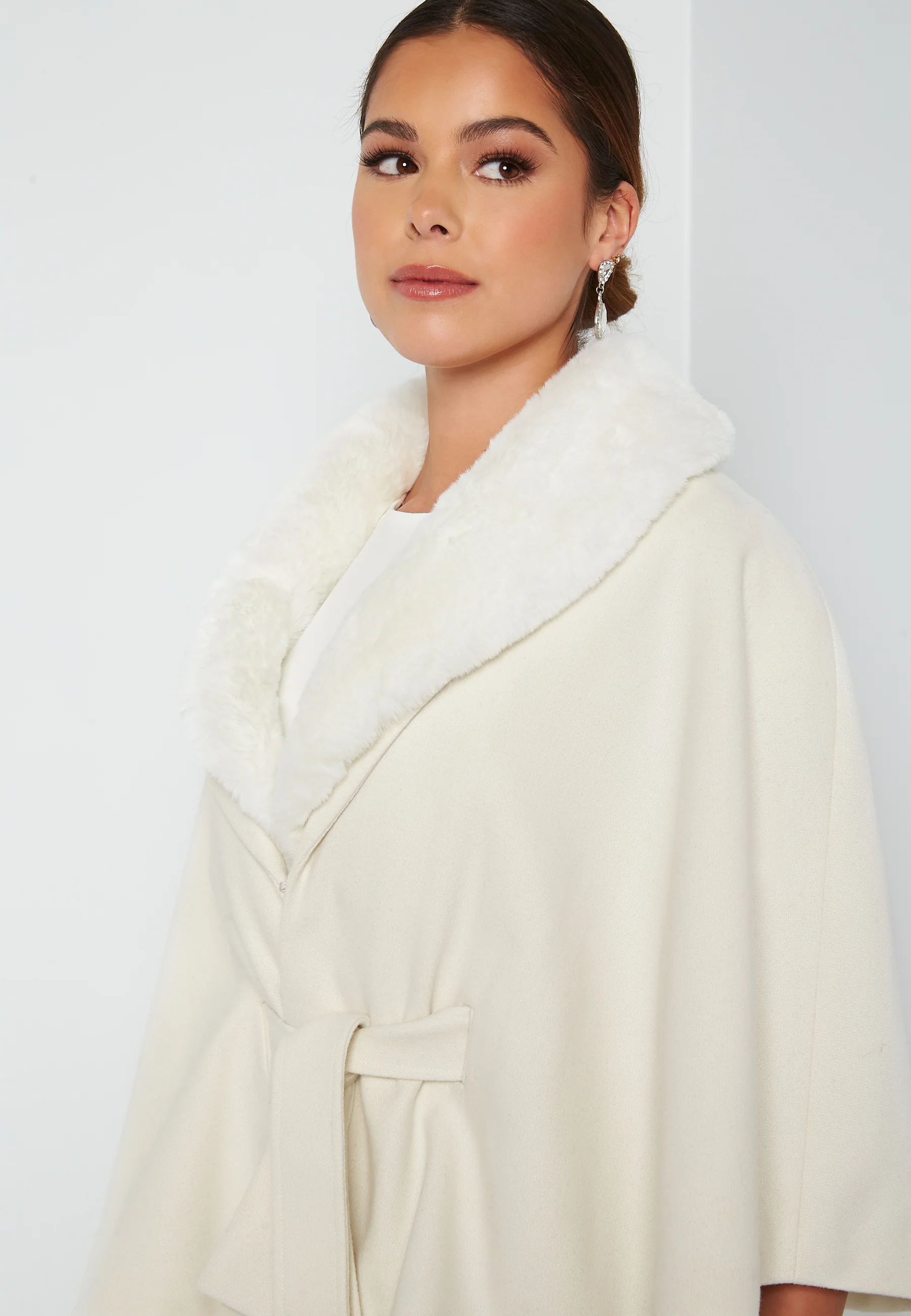 Cornelia Wedding Cape - Image 4