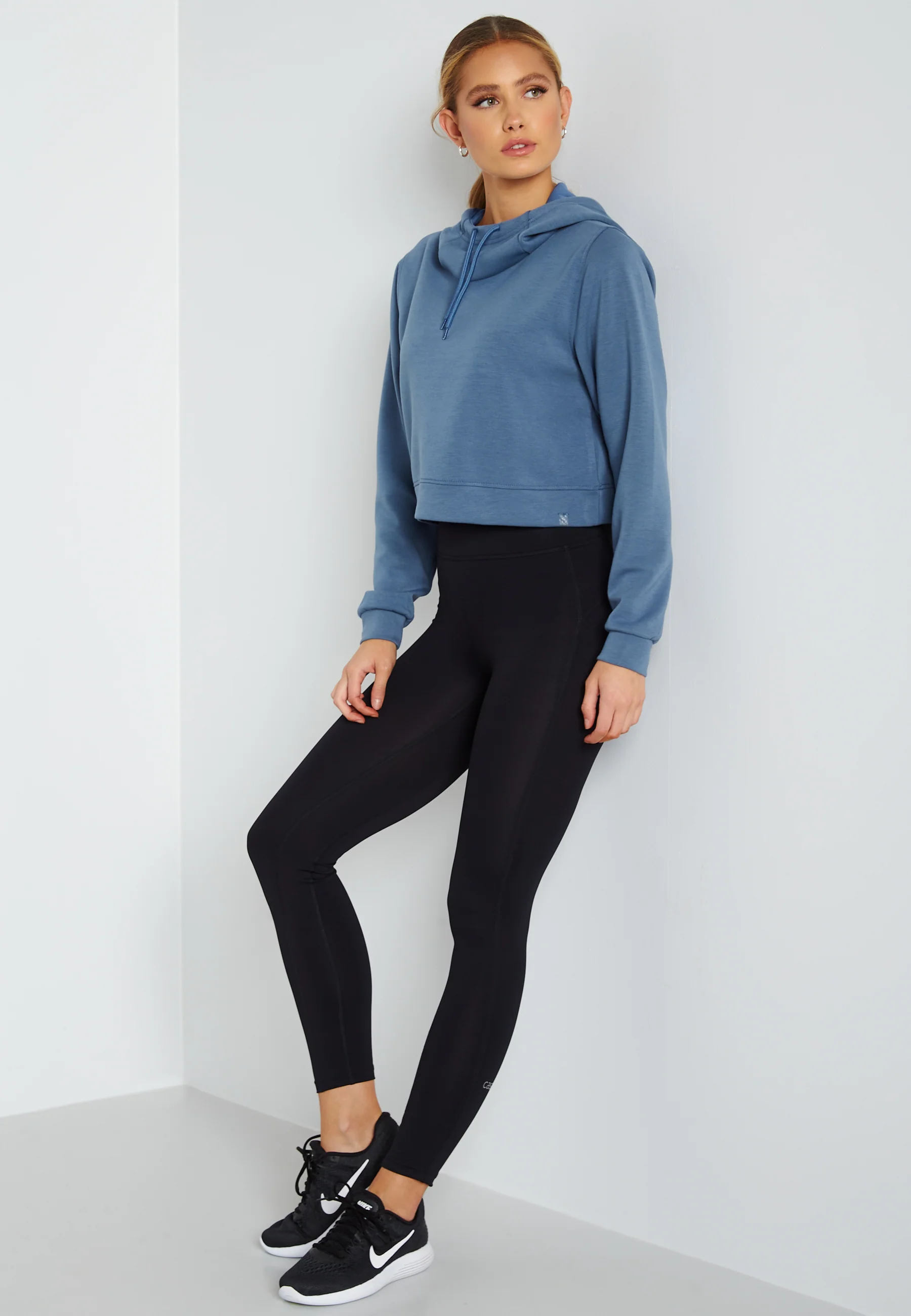 Dess Cropped Hood Sweat - Image 2