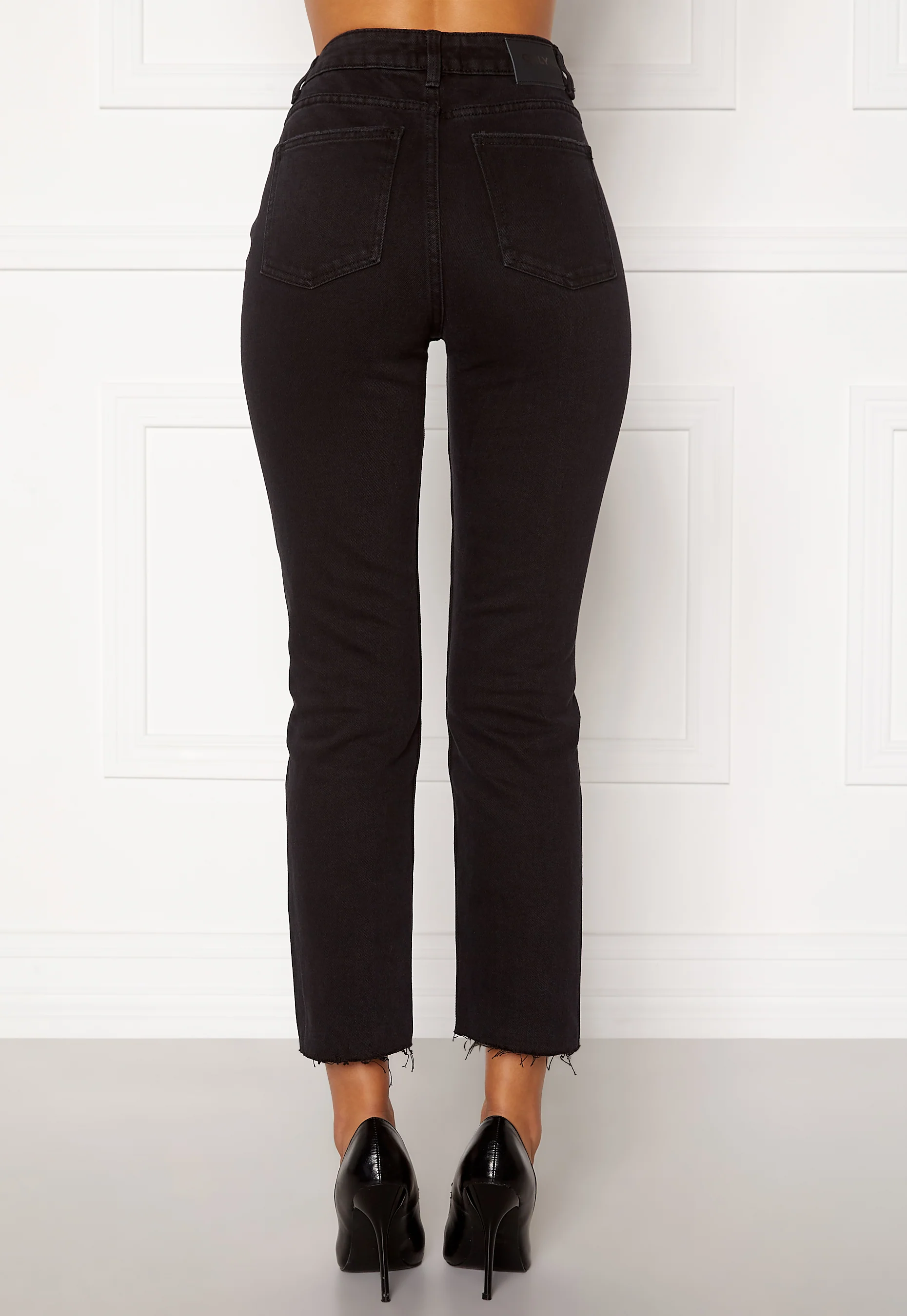Emily HW Raw Ank Jeans