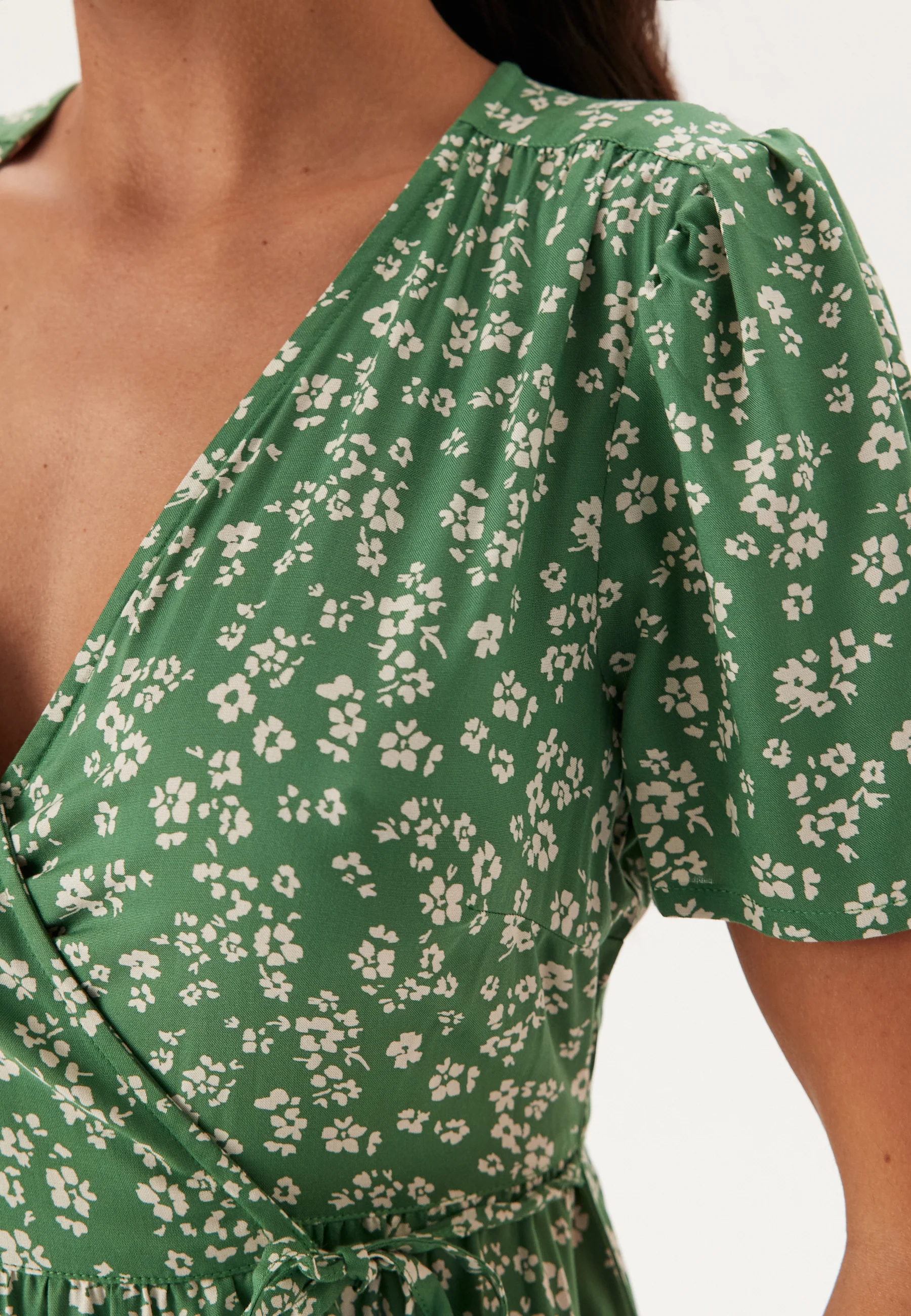 Evie Puff Sleeve Midi Wrap Dress - Image 4