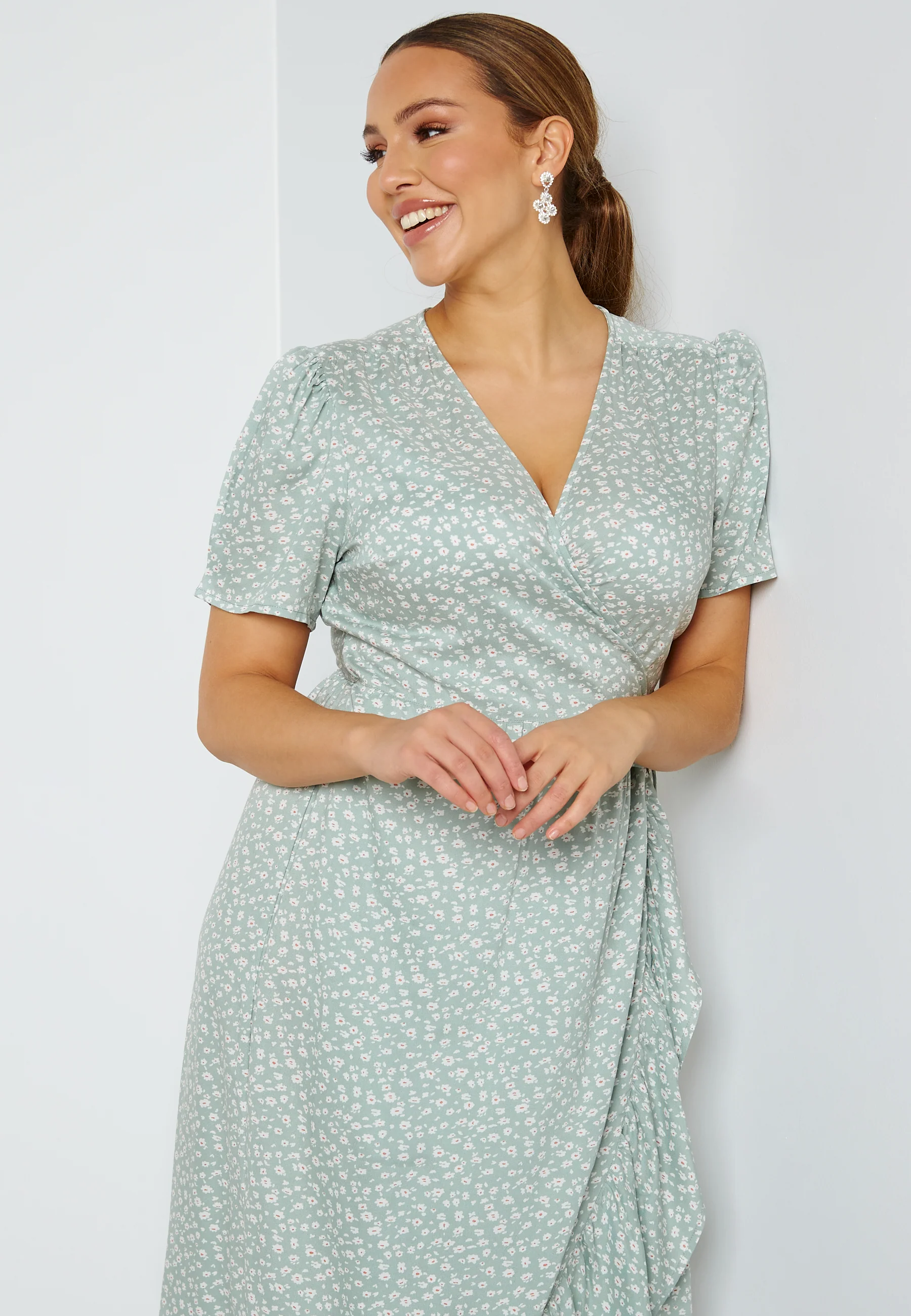 Evie puff sleeve wrap dress - Image 7