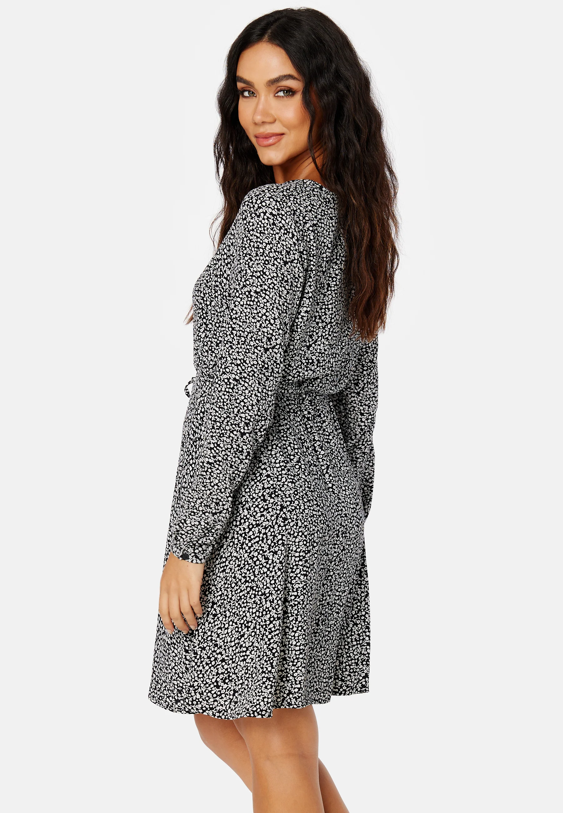 Fini V-neck L/S Short Dress/Su - Image 4