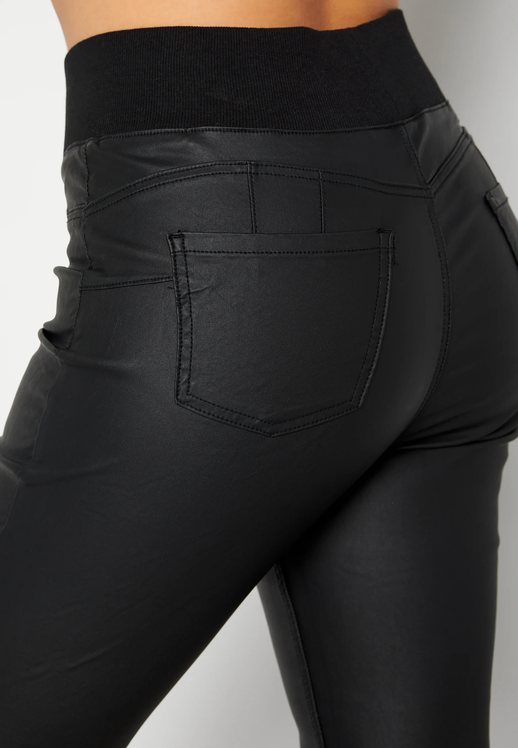 Freja push-up coated treggings - Image 10