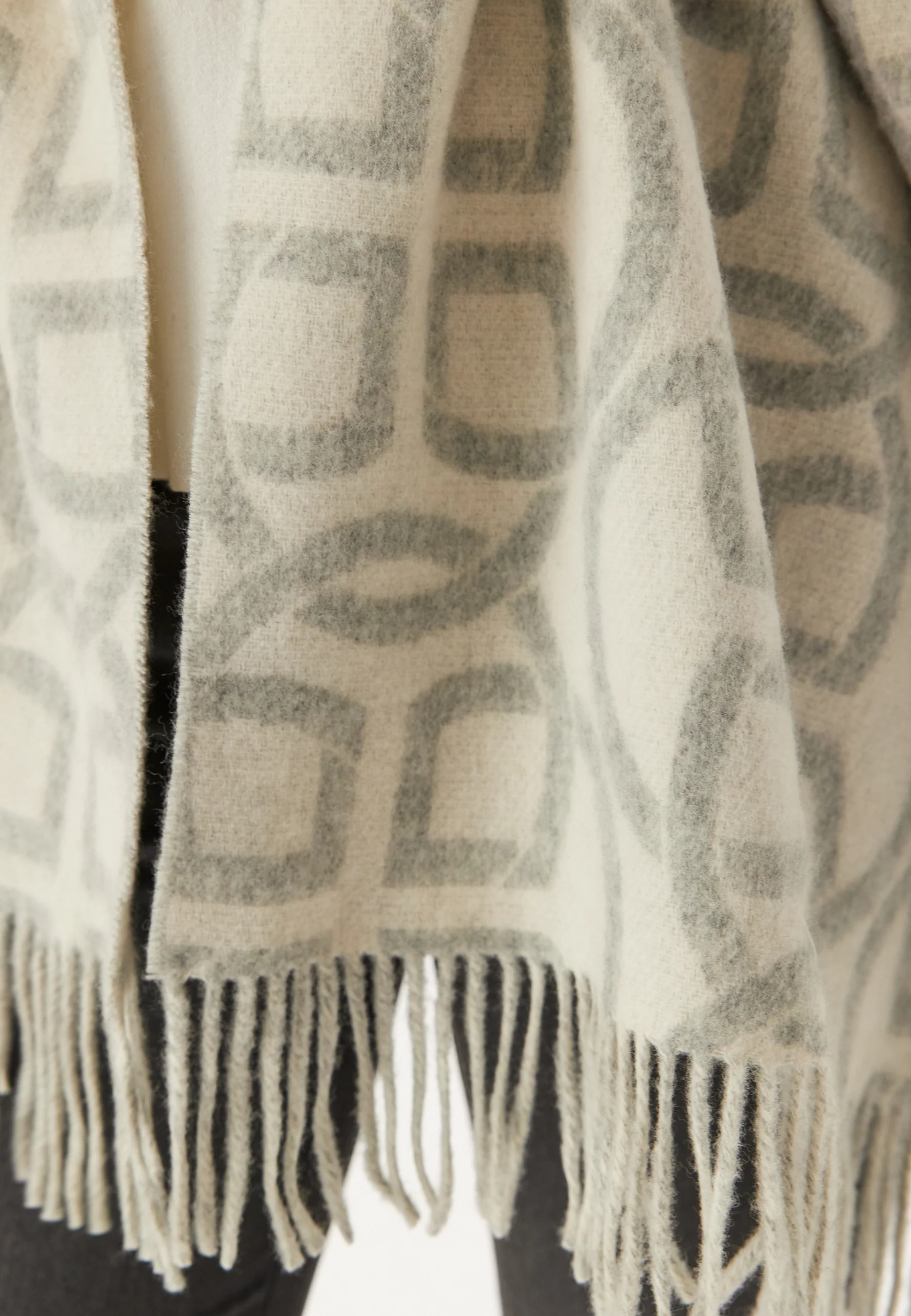 G Pattern Wool Scarf - Image 3