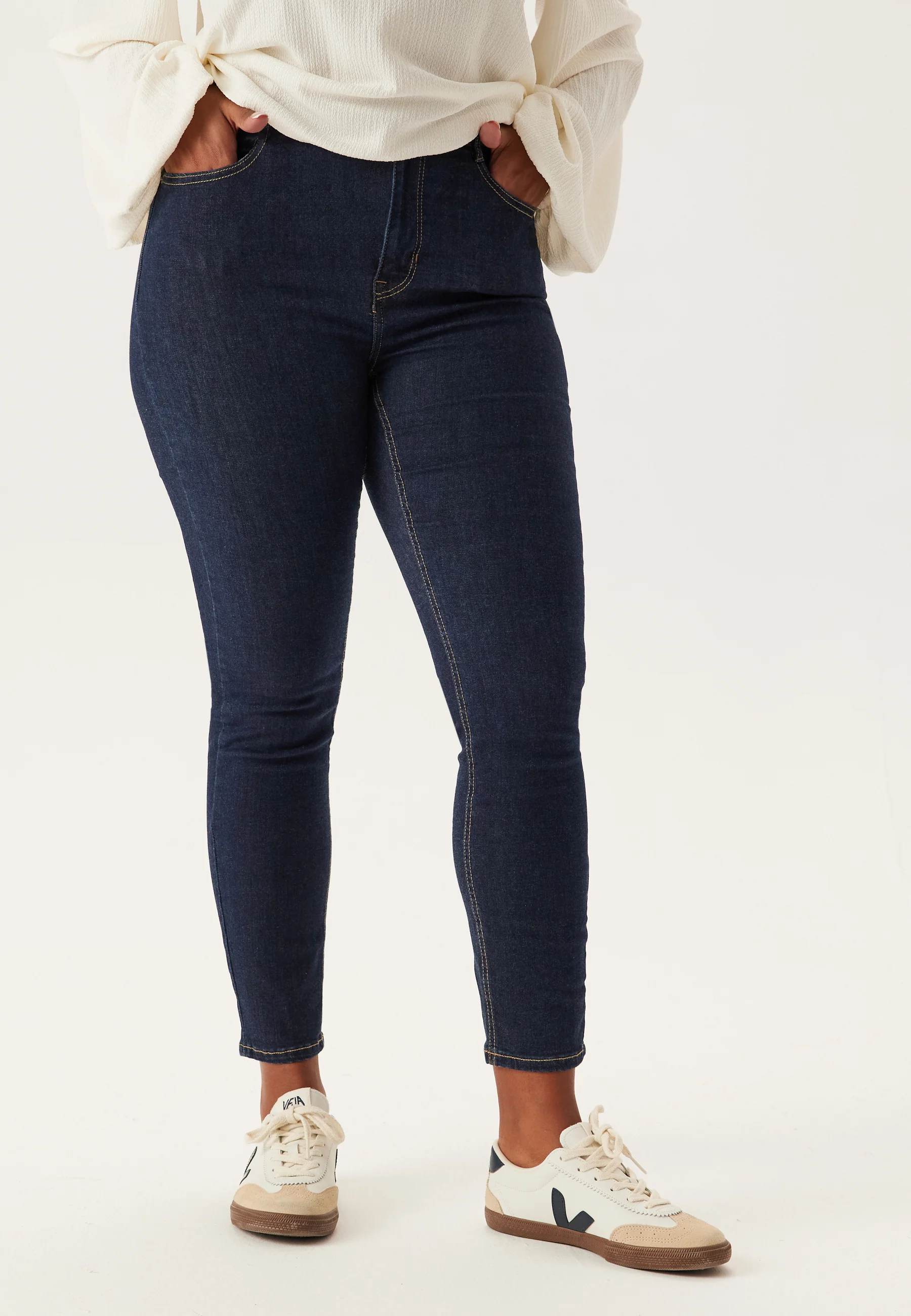 High Ankle Superstretch Jeans - Image 7