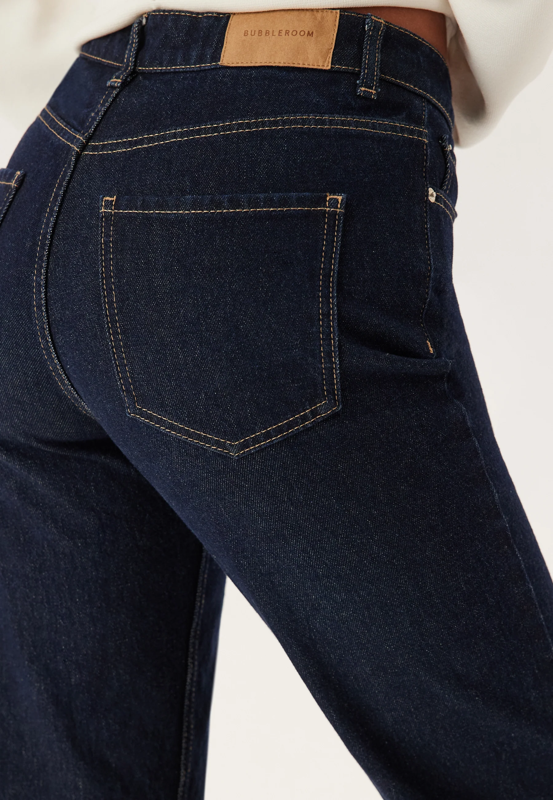 High Straight Ankle Jeans - Image 4