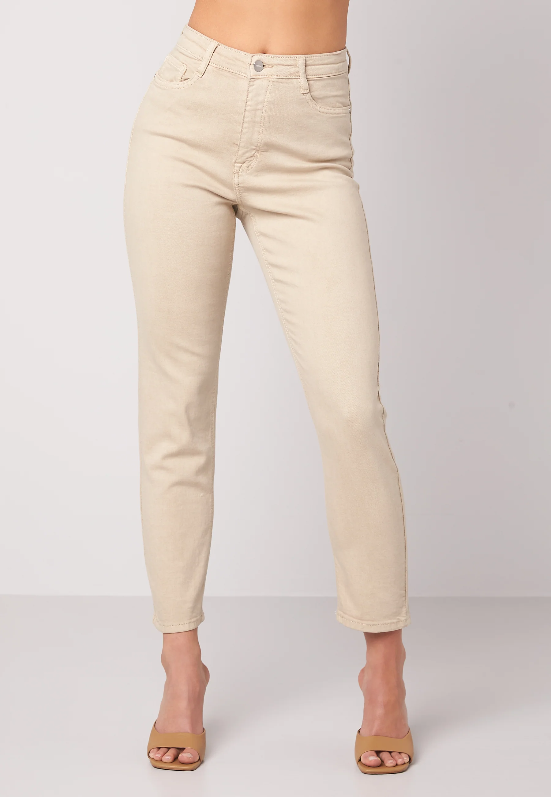 High Waist Jeans - Image 3