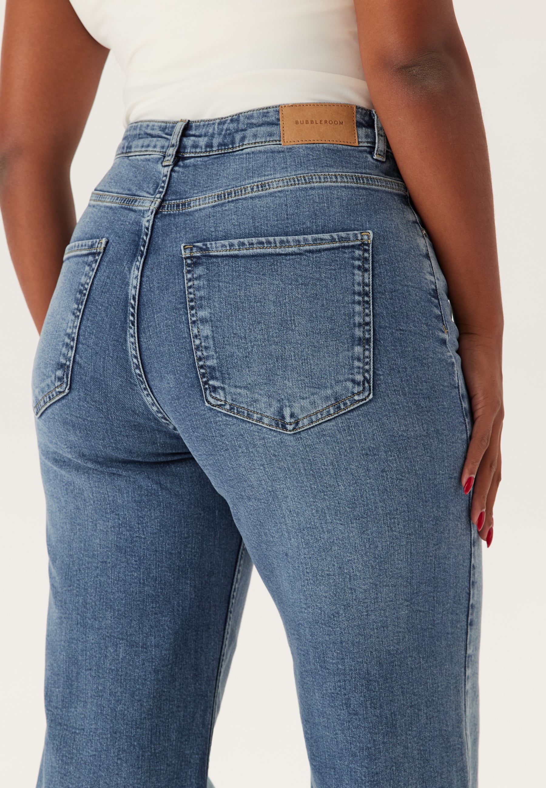 High Wide Jeans - Image 10