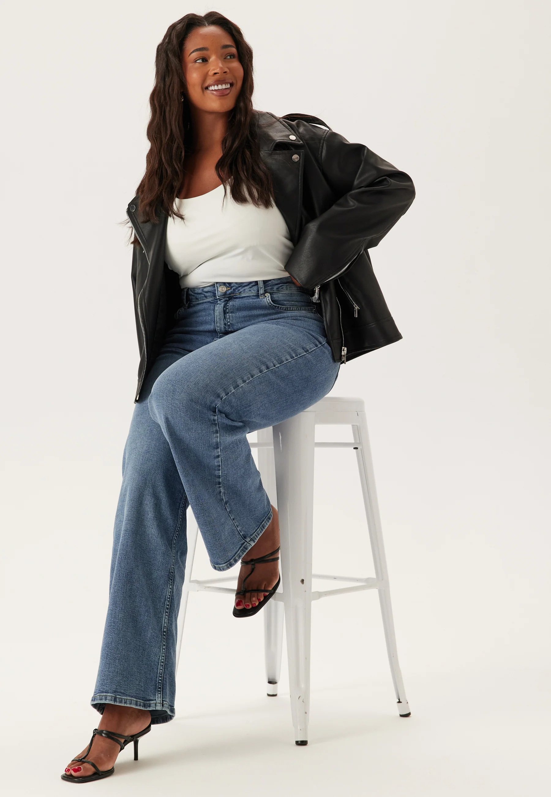 High Wide Jeans - Image 6