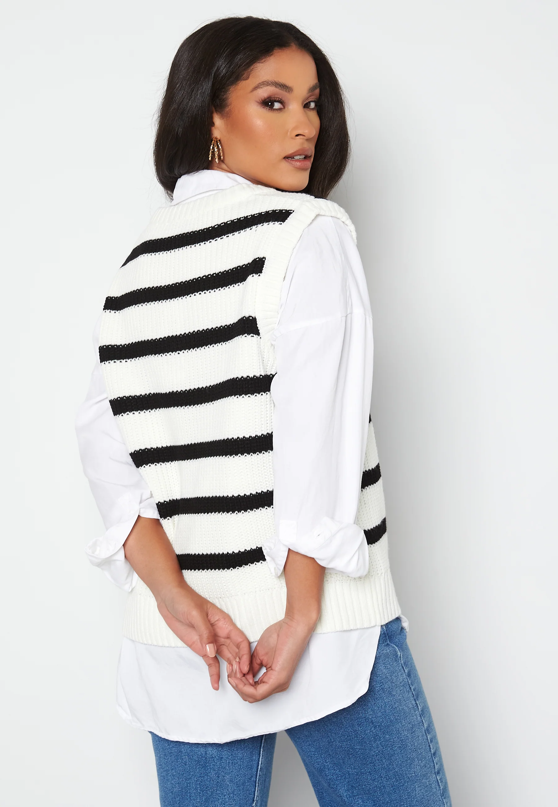 Jalessa knitted vest - Image 3
