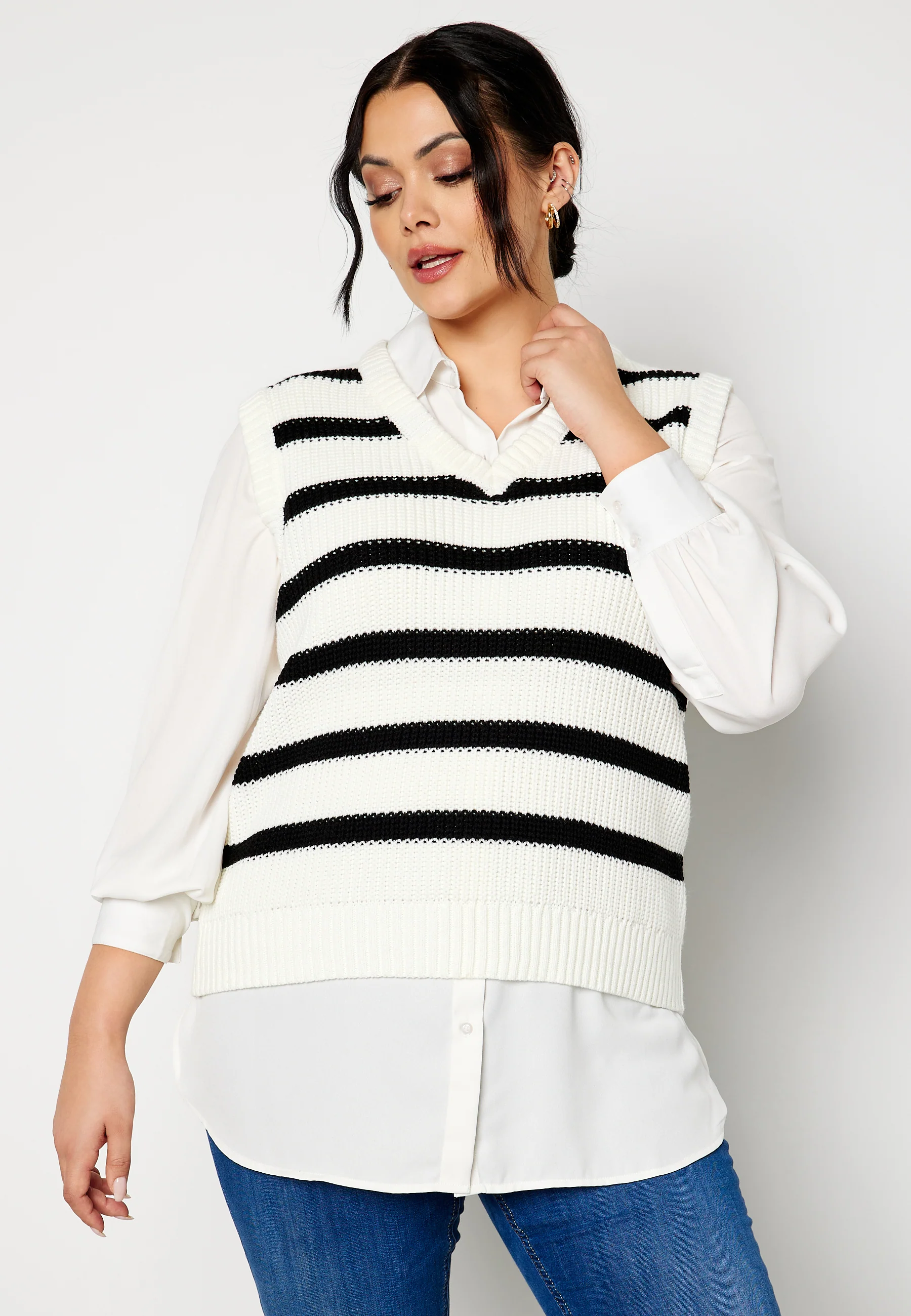 Jalessa knitted vest - Image 6