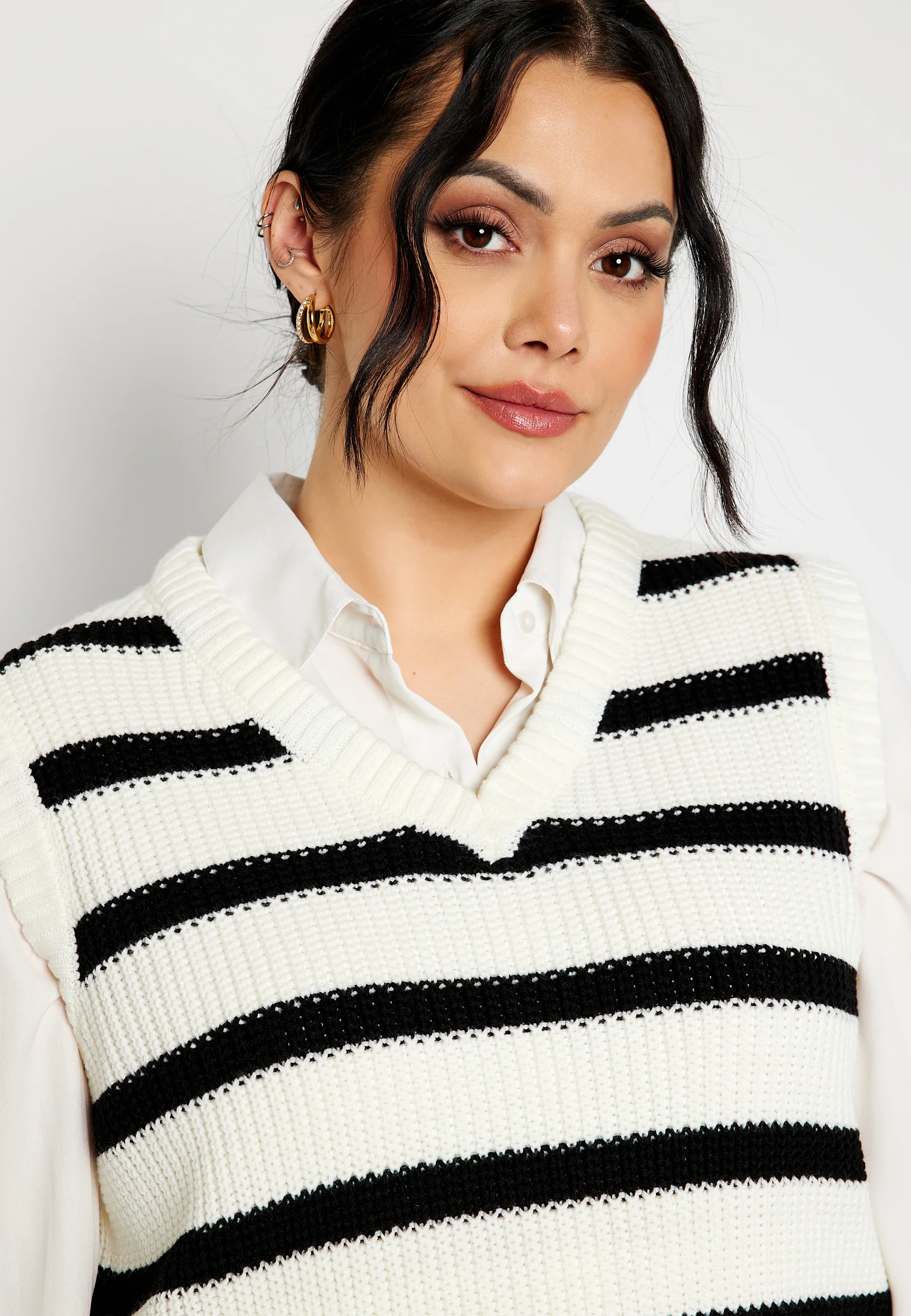 Jalessa knitted vest - Image 9