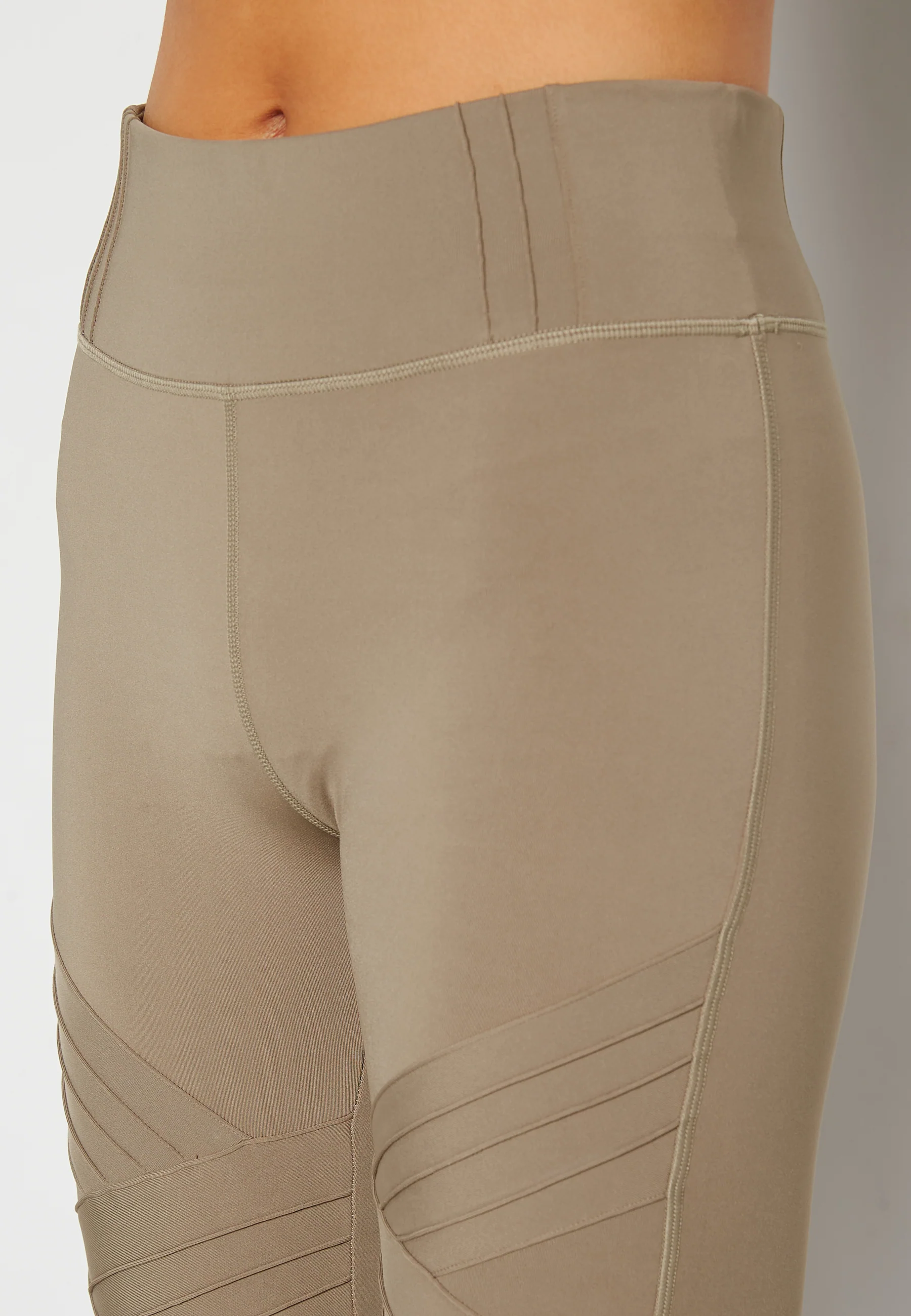 Jania HW Train Tights - Image 4