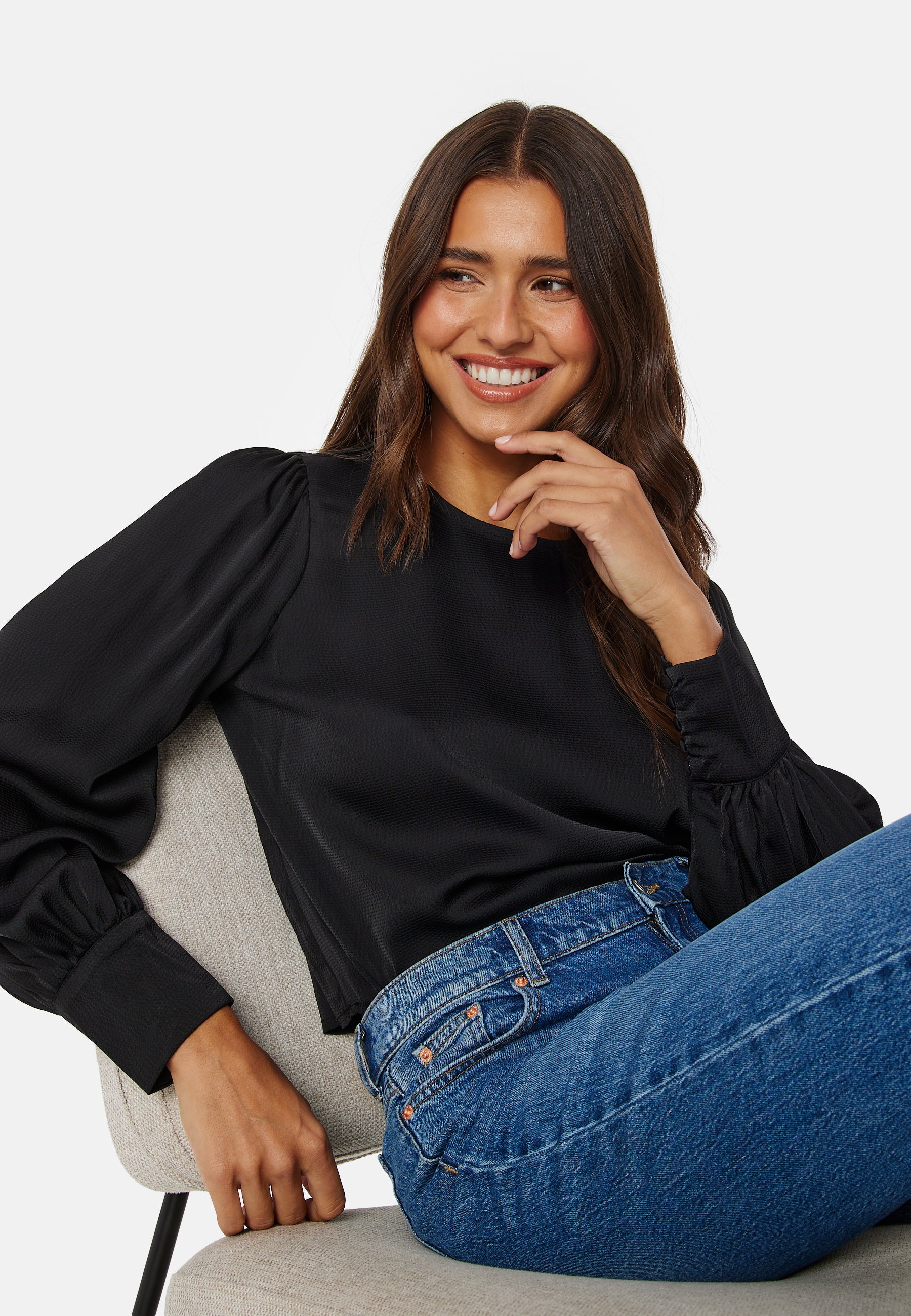 Jovana Ruby O-Neck Top