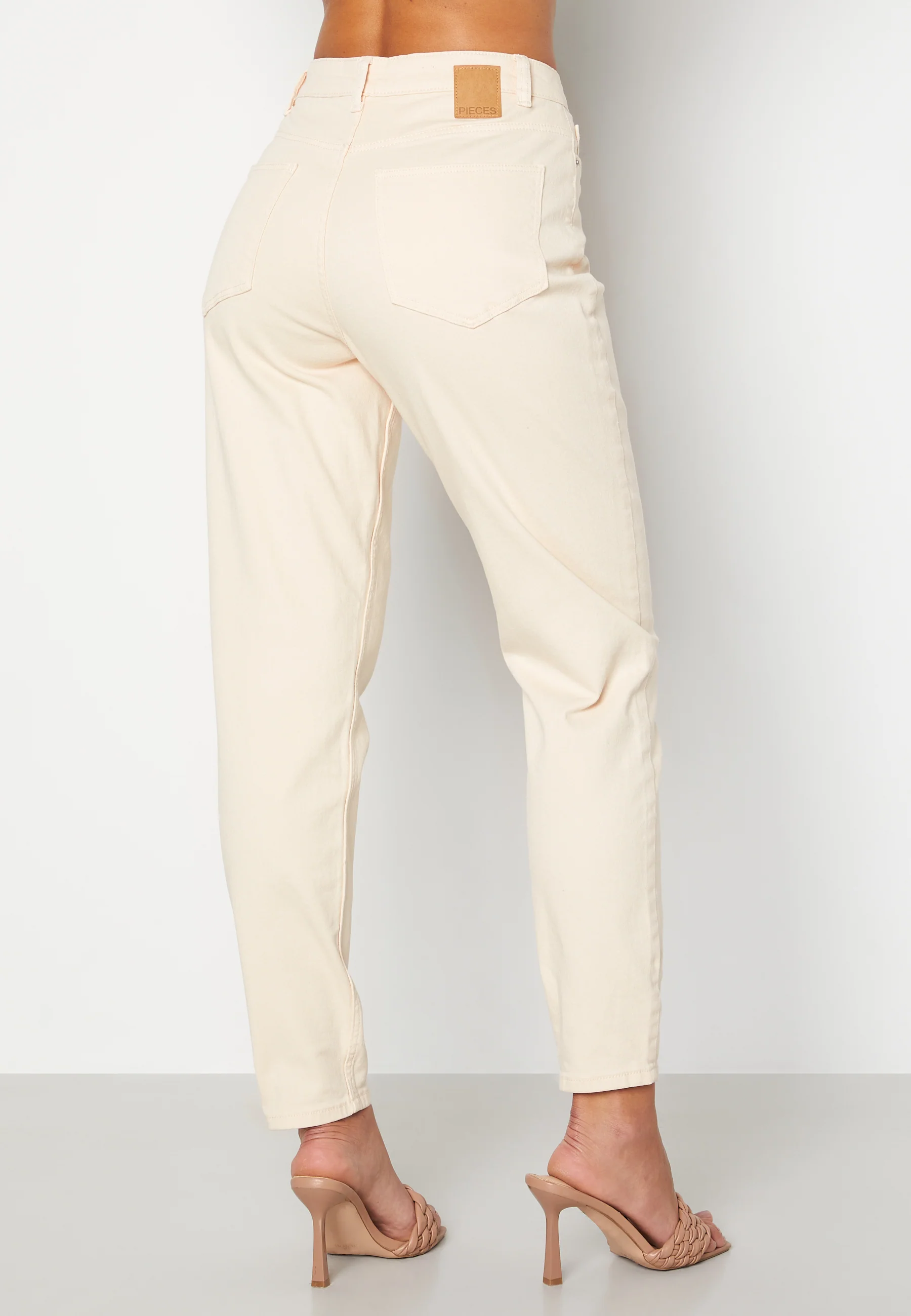 Kesia Mom HW Jeans