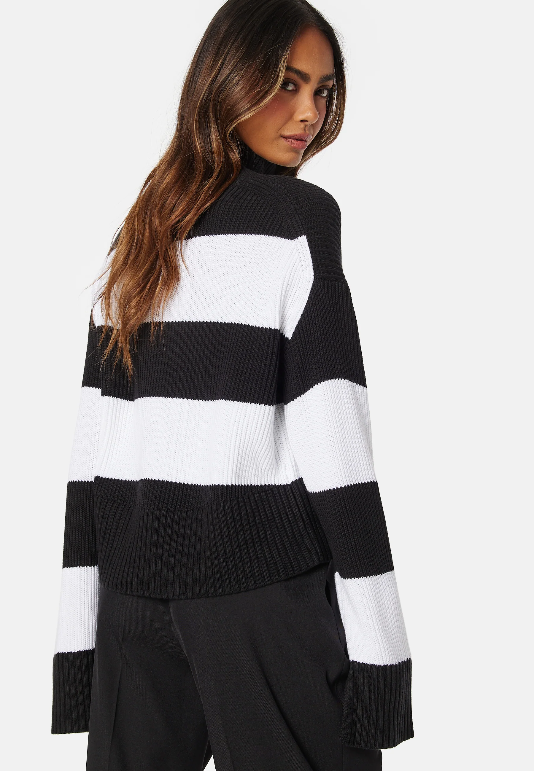 Label Chunky Sweater - Image 2
