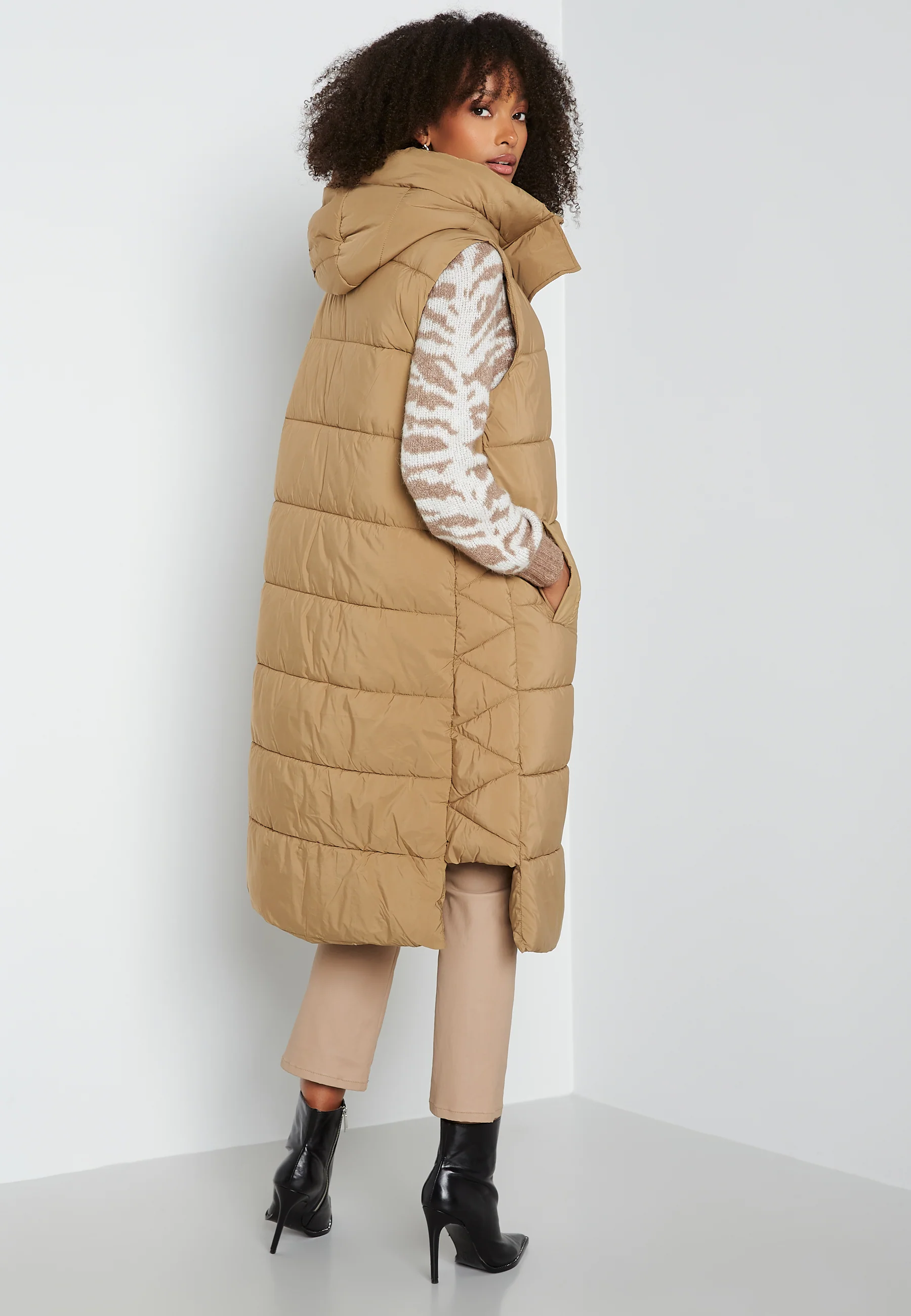 Lira Padded Vest - Image 3