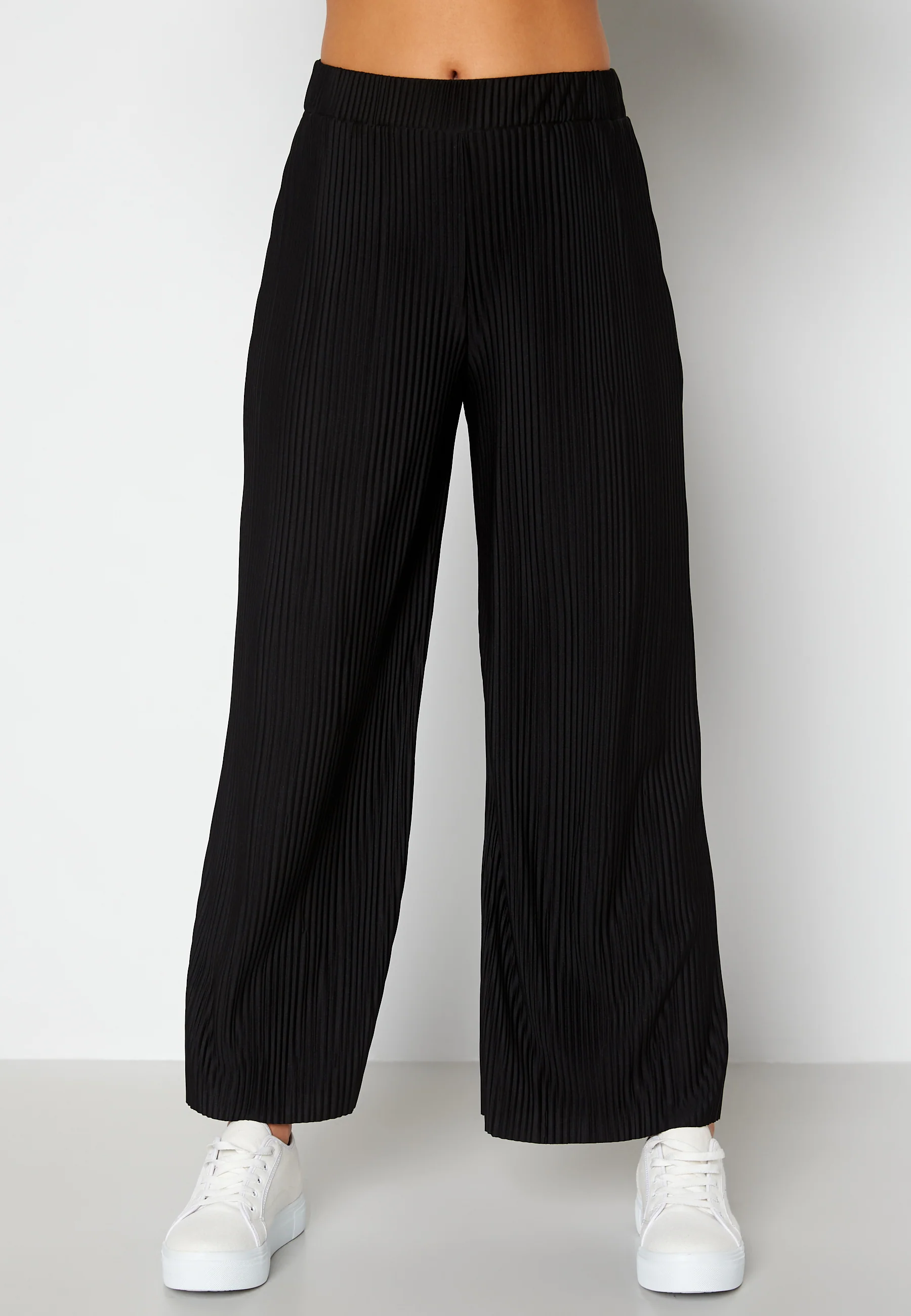 Lola pleated cropped trousers