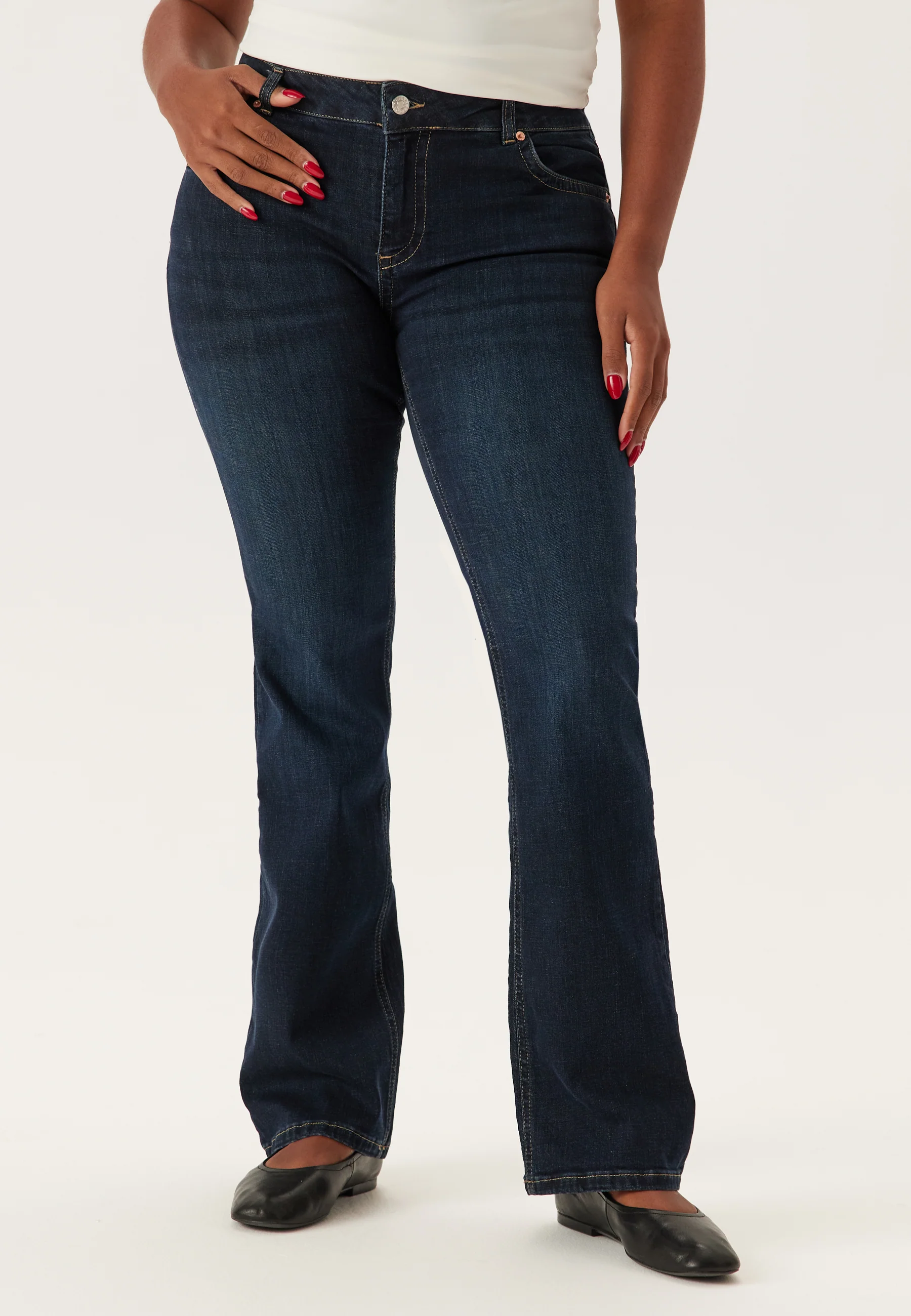 Low Bootcut Flap Jeans - Image 11