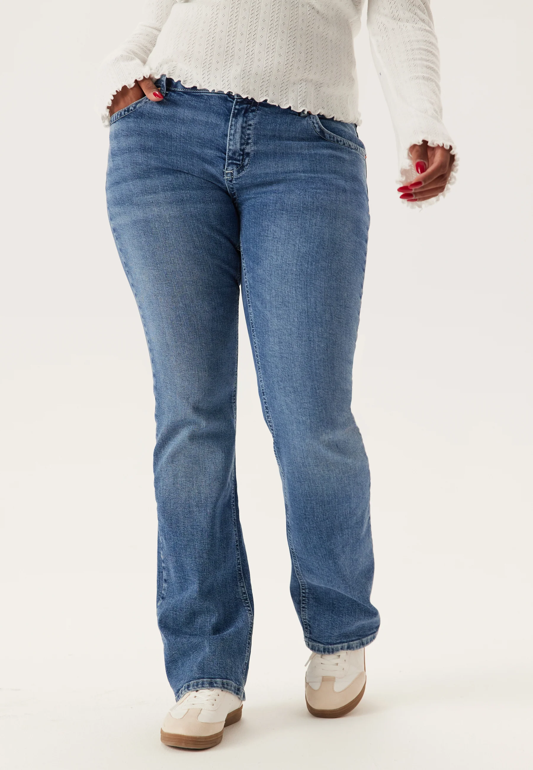 Low Bootcut Flap Jeans - Image 11