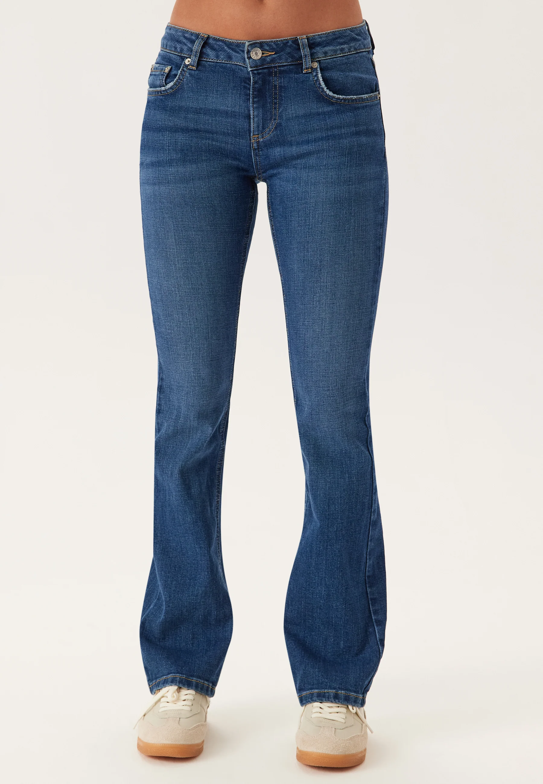 Low Embroidery Pocket Jeans - Image 7