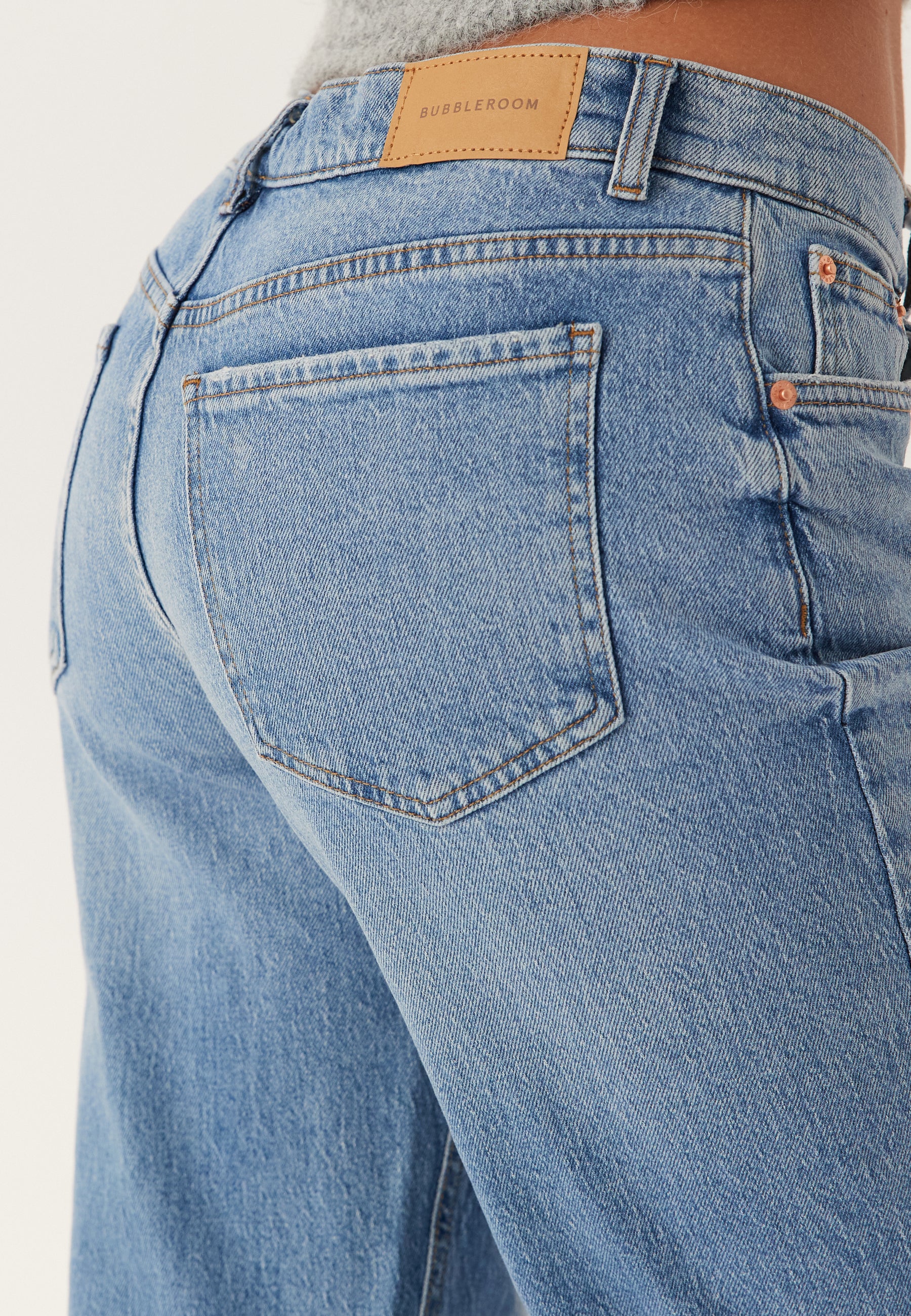 Low Waist Straight Jeans - Image 4