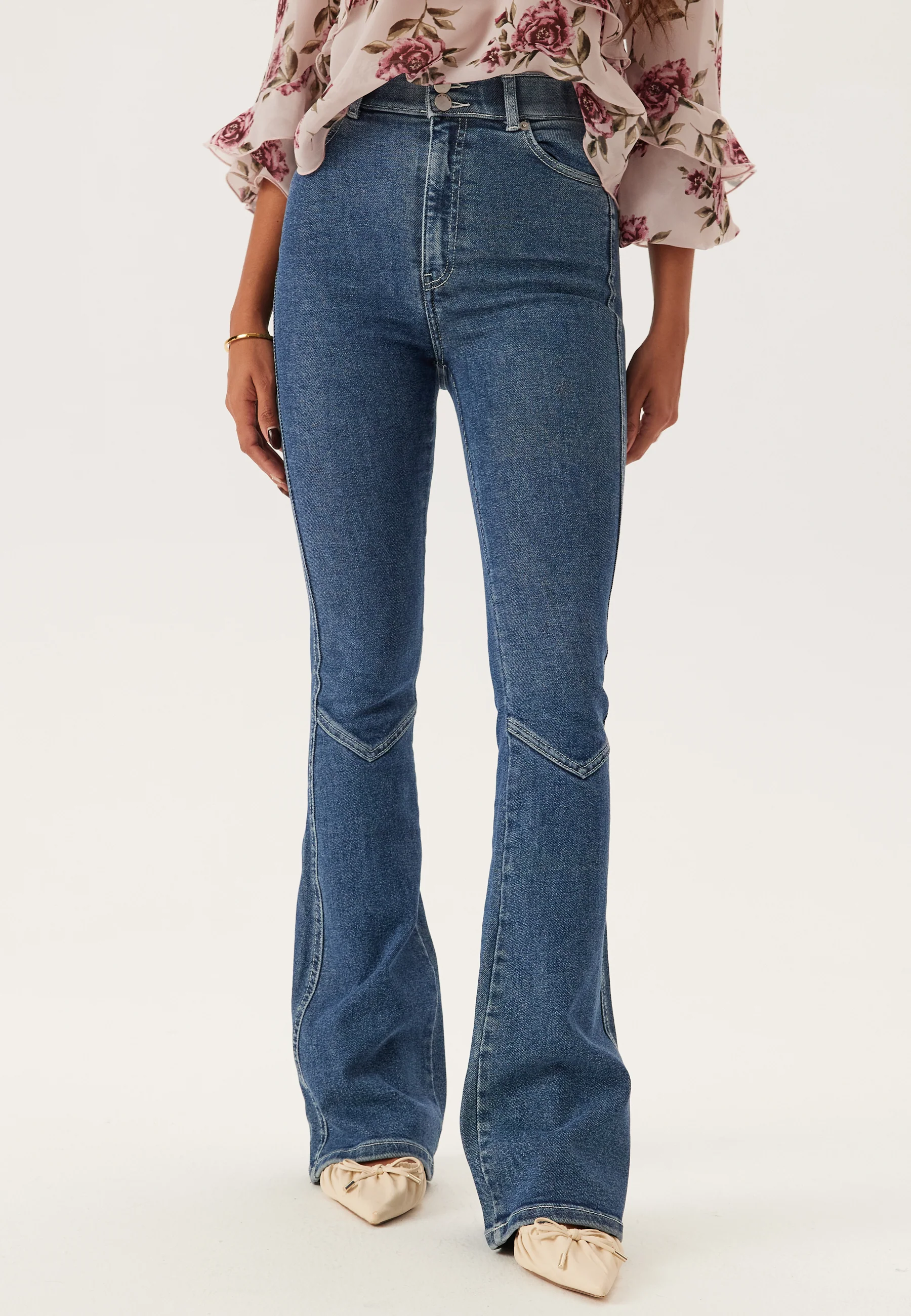 Moxy Flare V Cut - Image 3