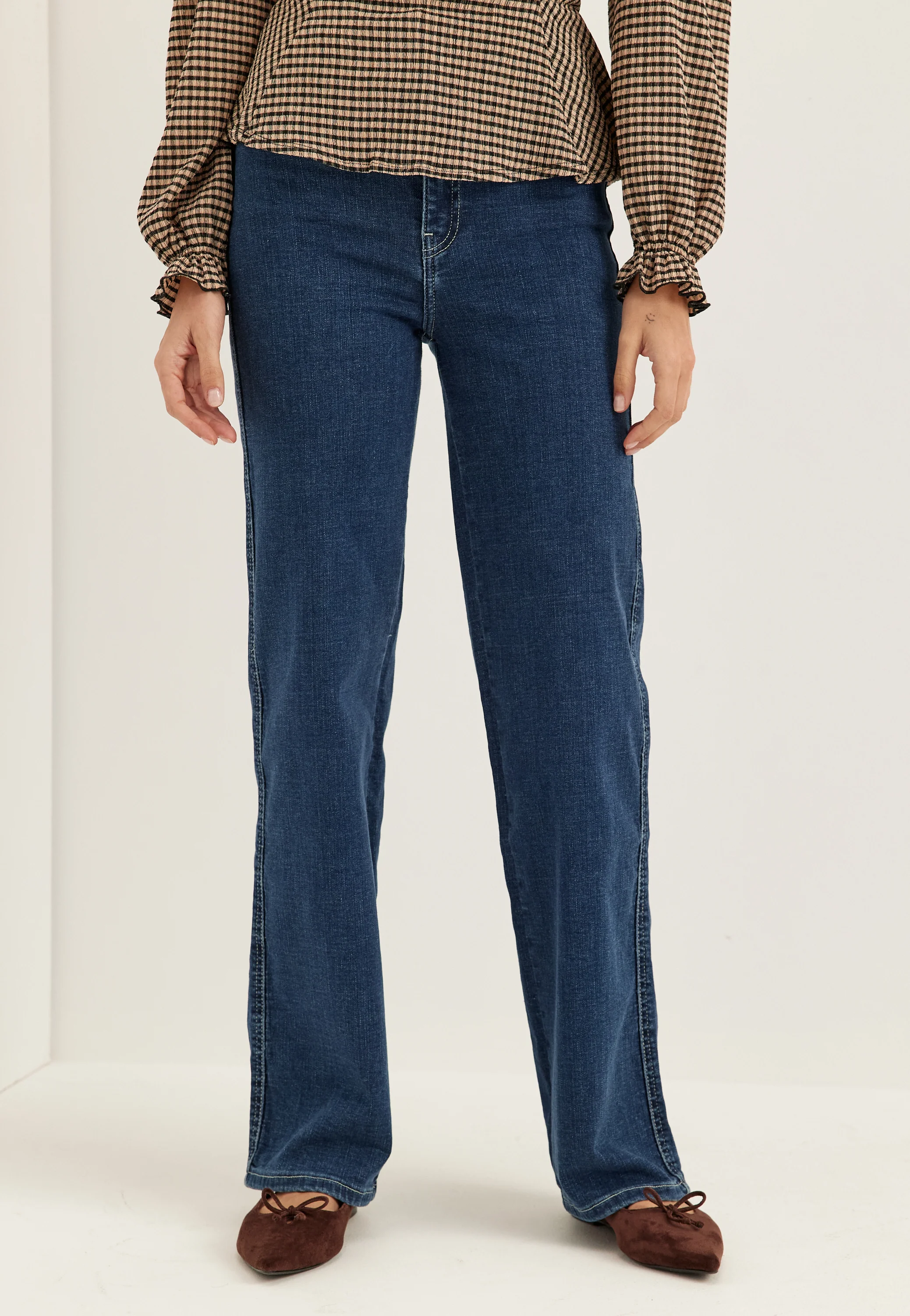 Moxy Straight - Image 5