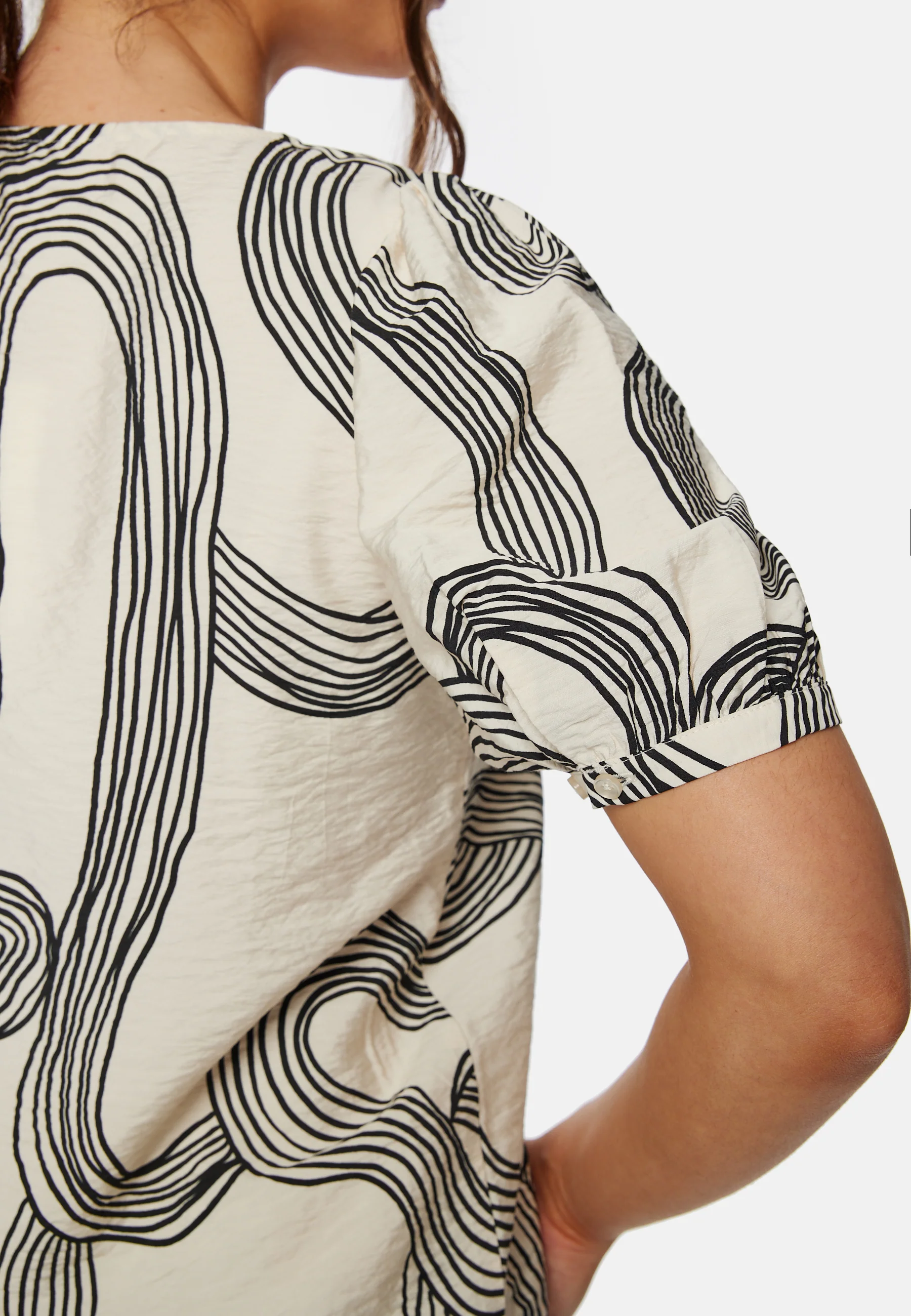 Objjacira S/S V-Neck Top - Image 4