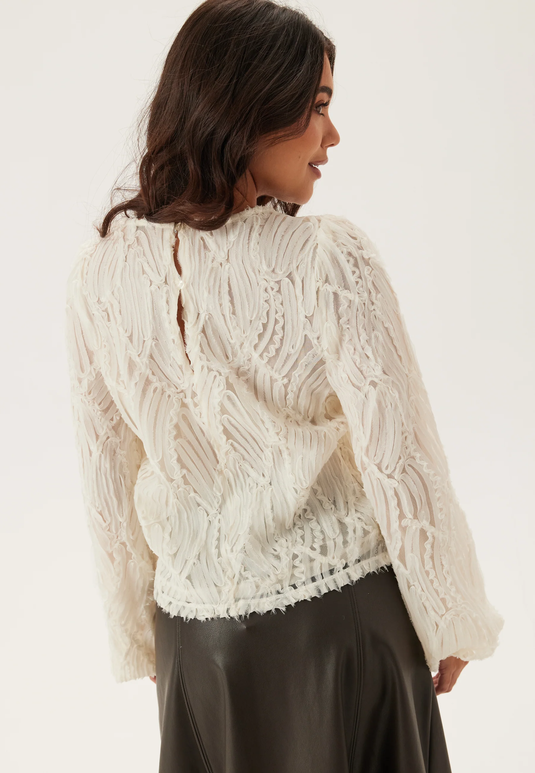 Objlucie L/S RE O-NECK TOP - Image 2