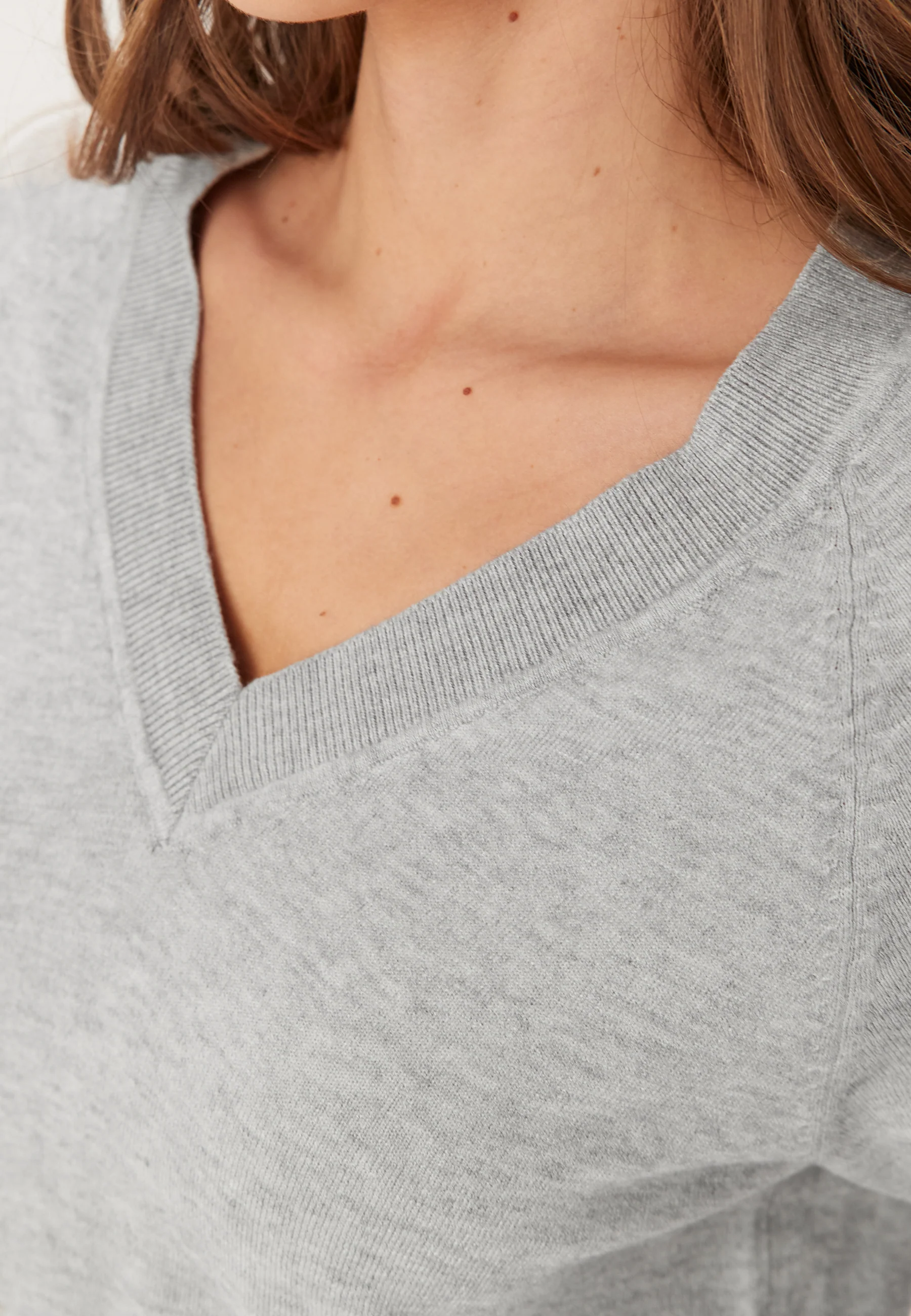 Objthess 2/4 LO V-NECK KNIT - Image 4