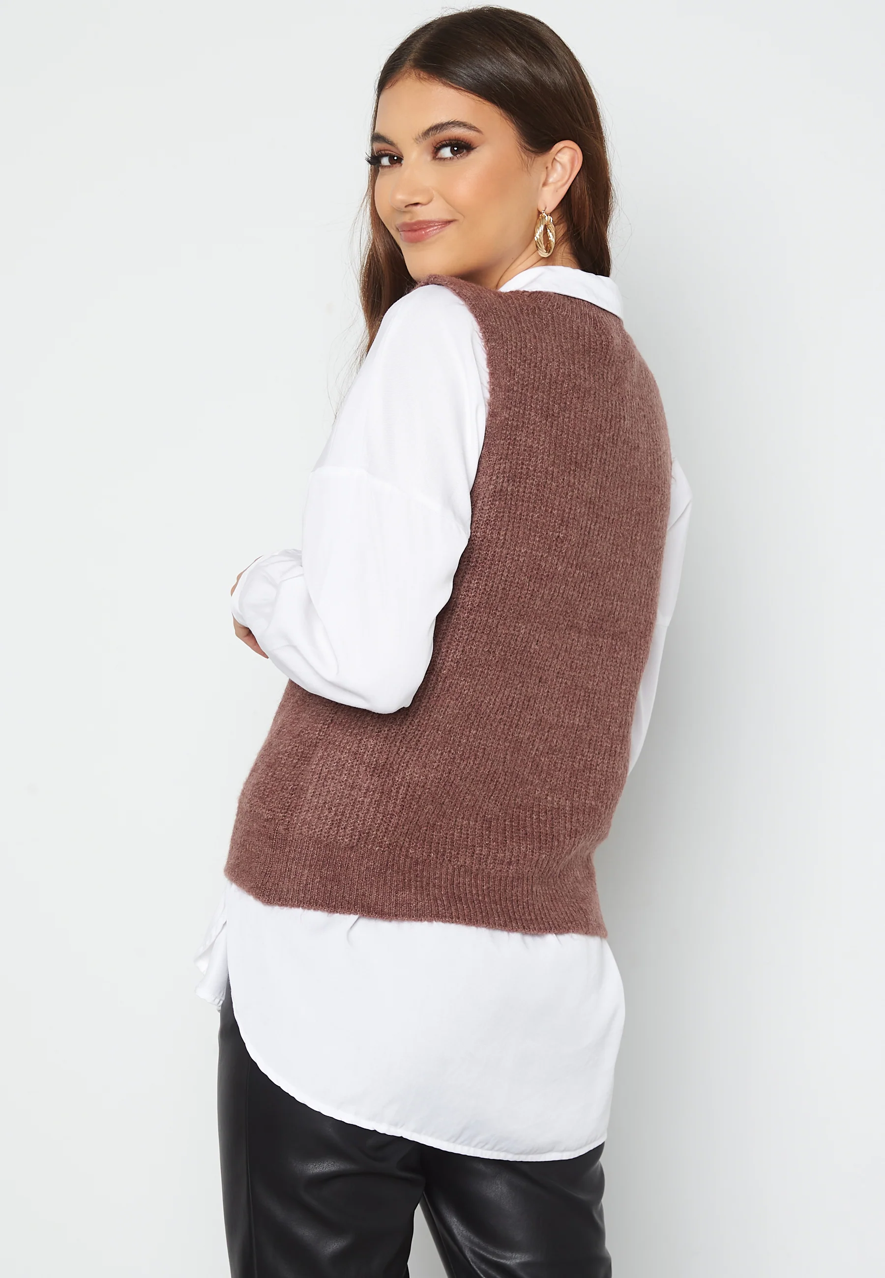 Olina O-Neck Vest - Image 3