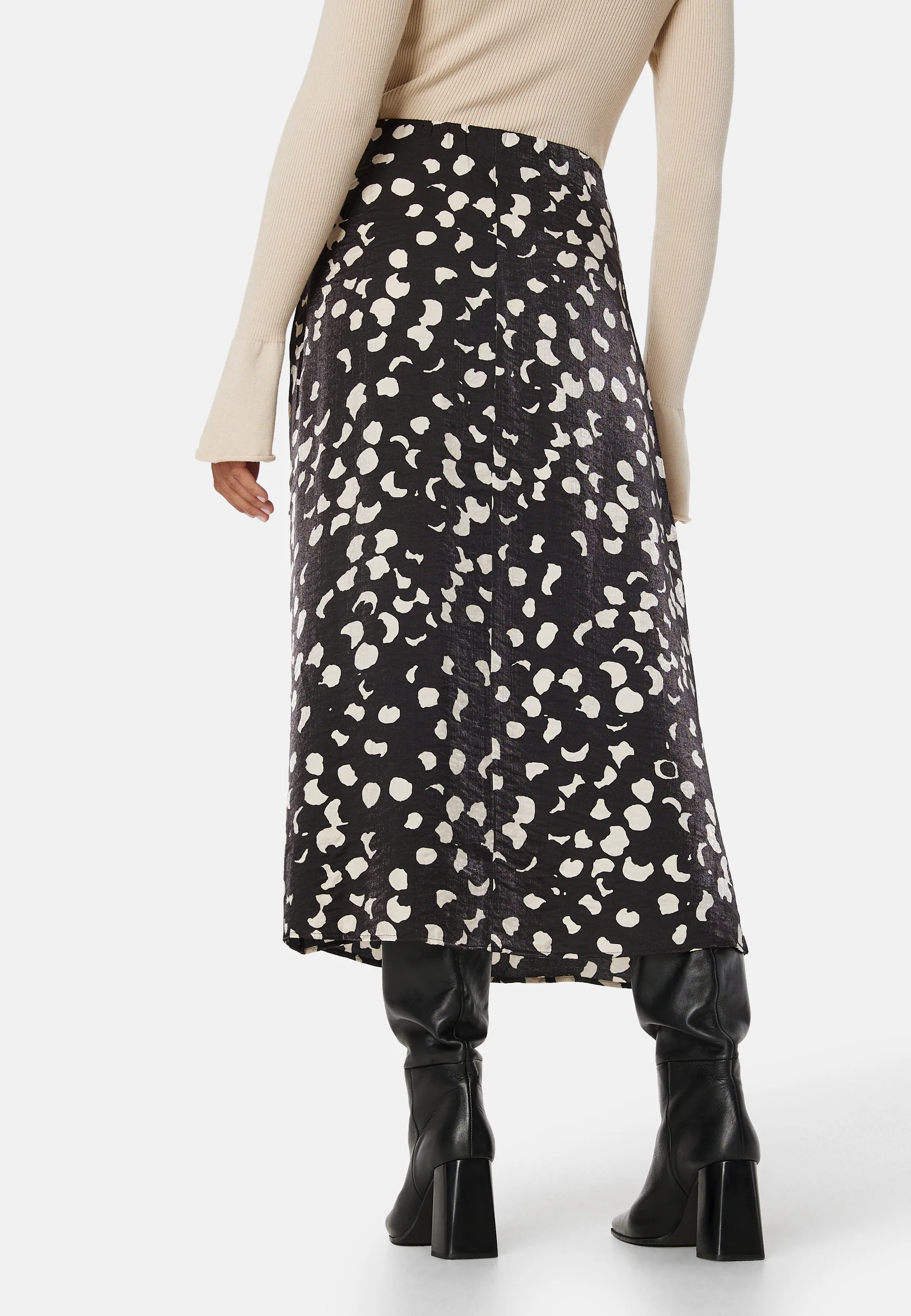 Omika HW Skirt - Image 2