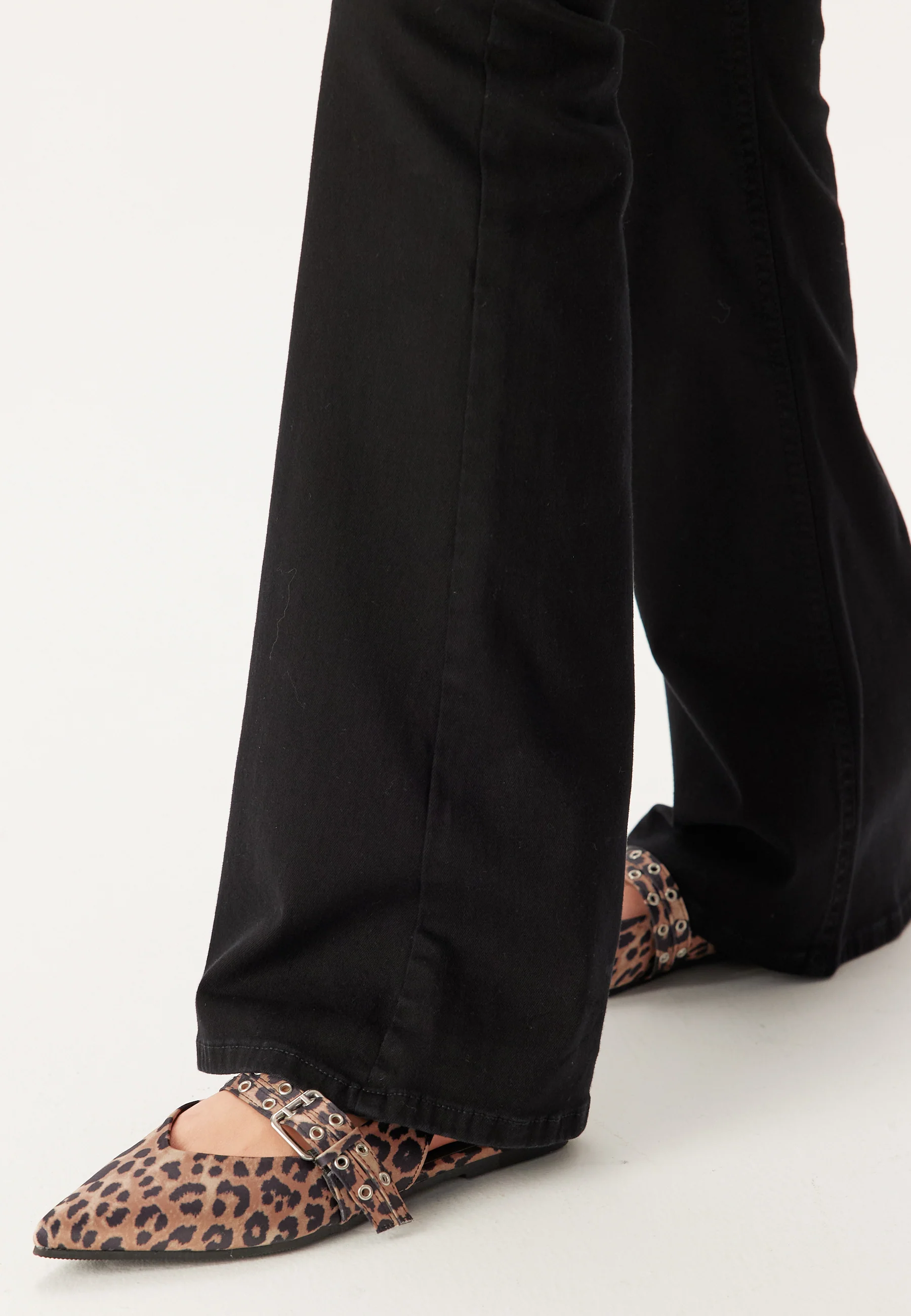 Onlaura-5 Leo Slingback Buckle - Image 2