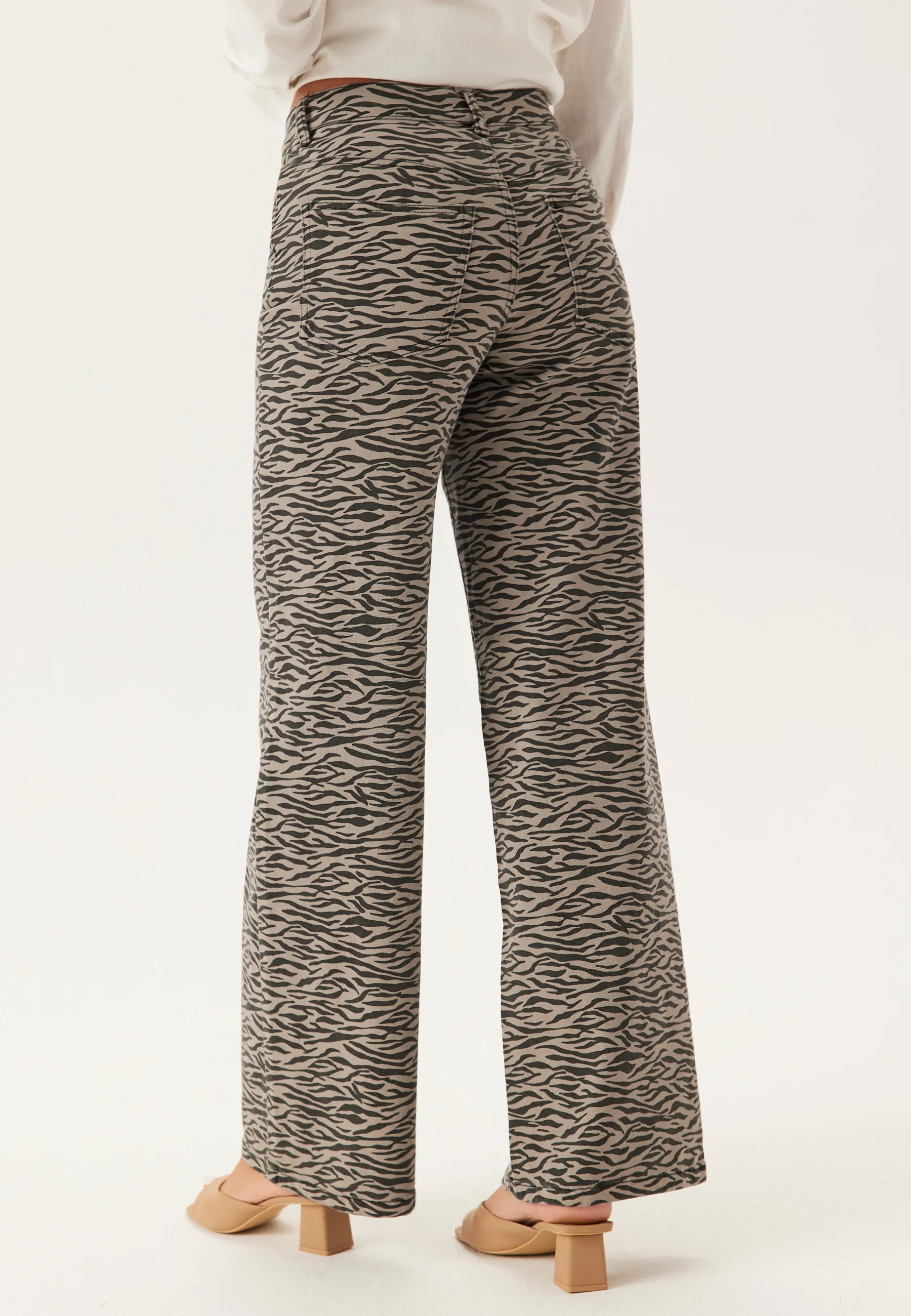 Onlmadison Hw Wide Animal Pant - Image 4