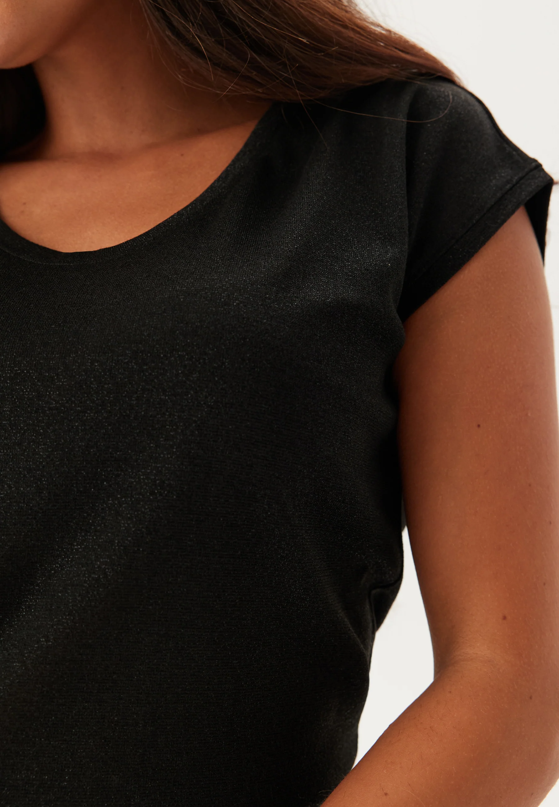 Onlsilvery S/S V Neck Lurex Top - Image 4