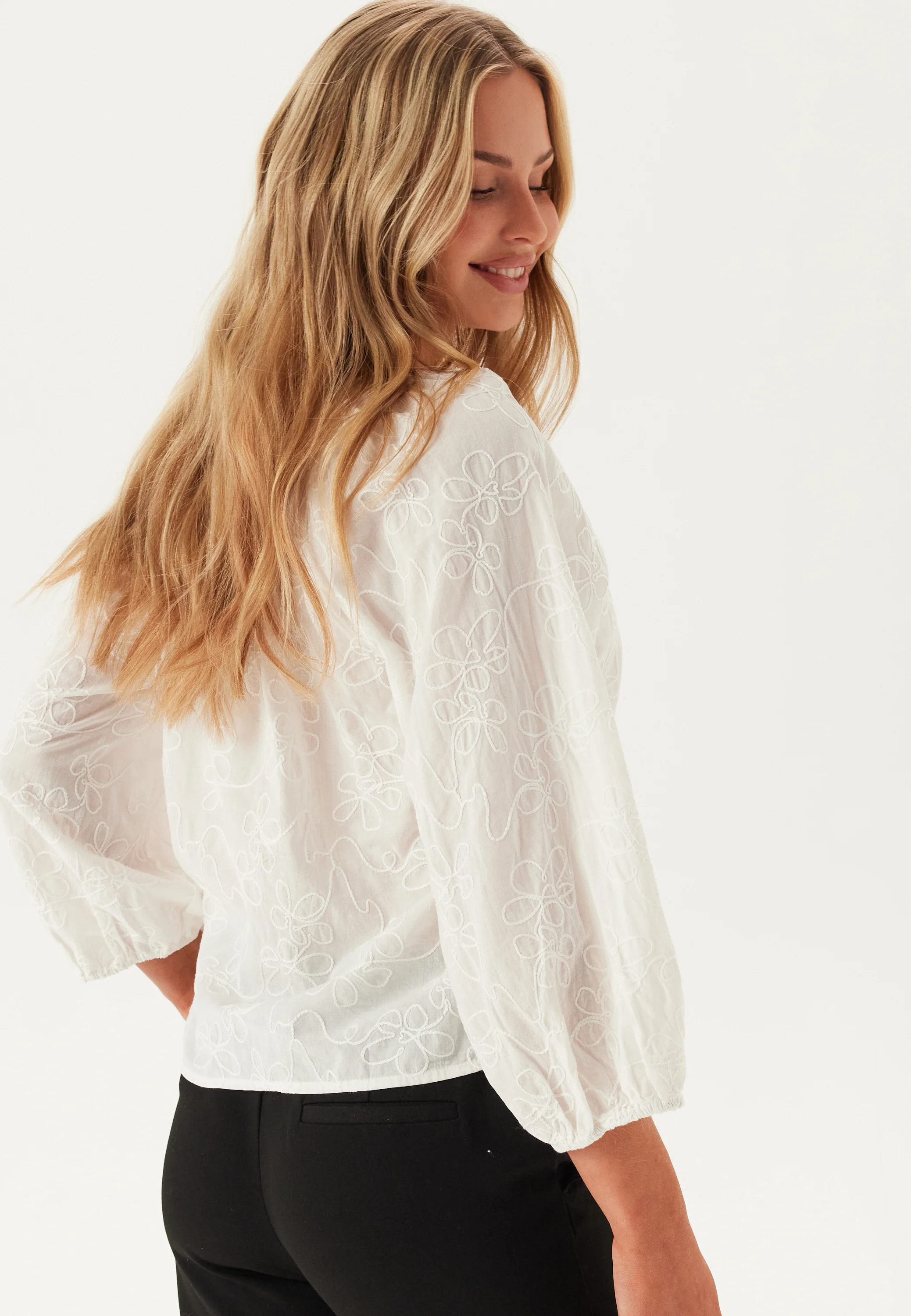 Onlzion 3/4 V-NECK EMB TOP WVN - Image 2
