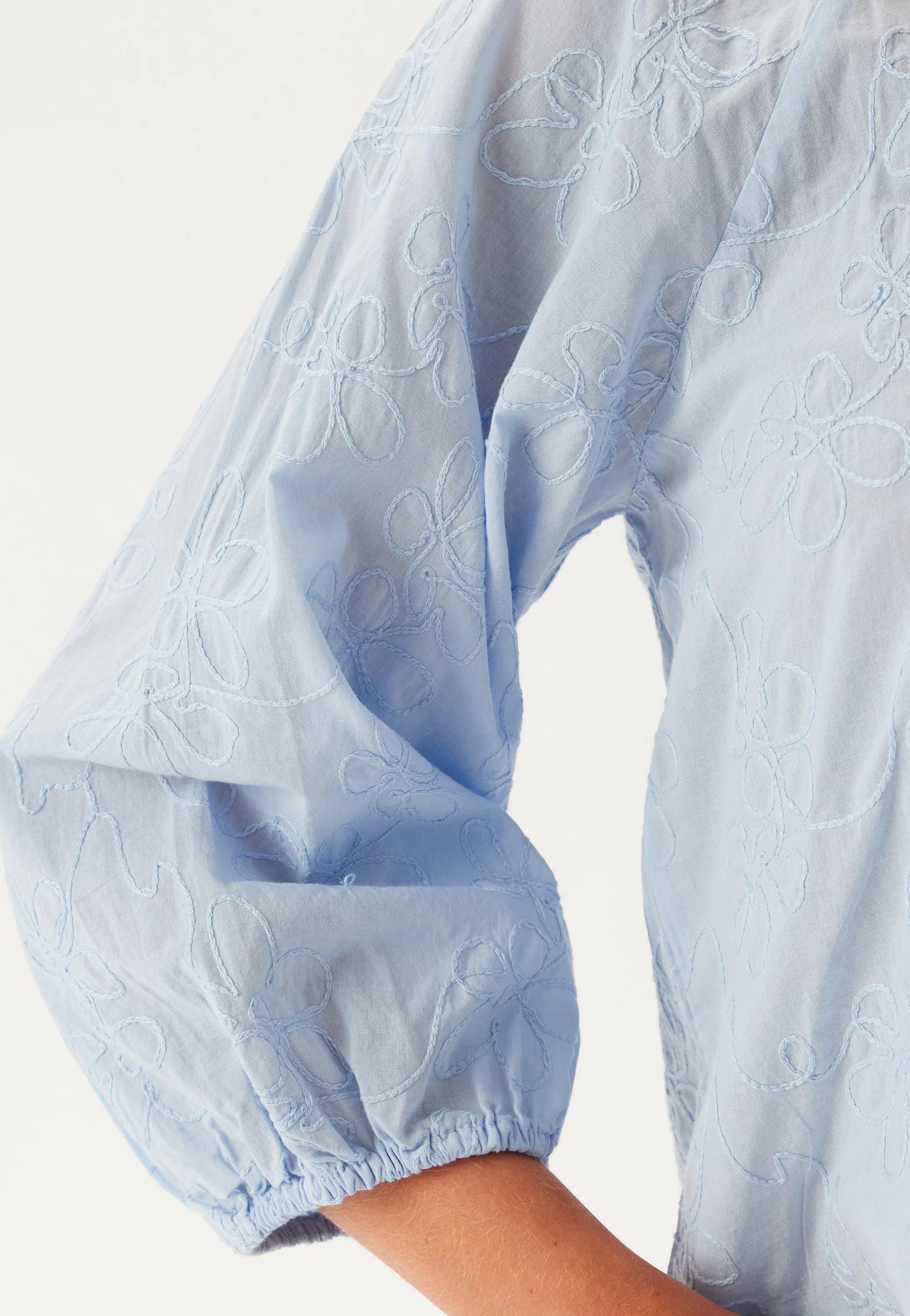 Onlzion 3/4 V-NECK EMB TOP WVN - Image 4