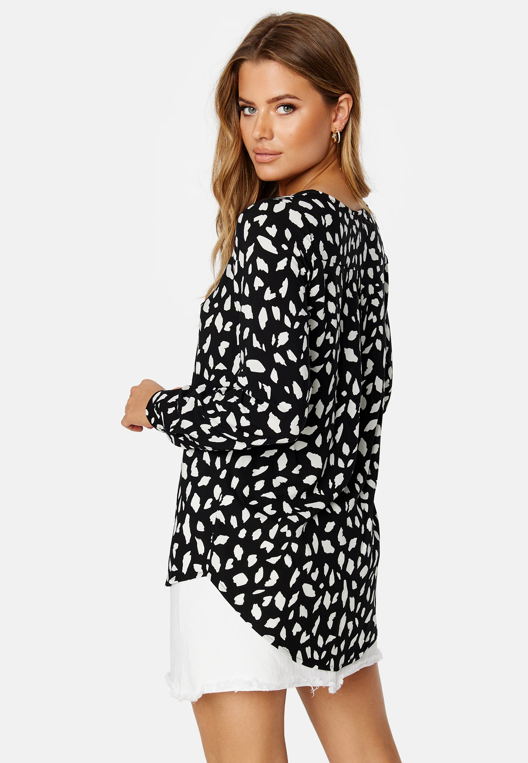 Paya V-Neck Shirt - Image 3
