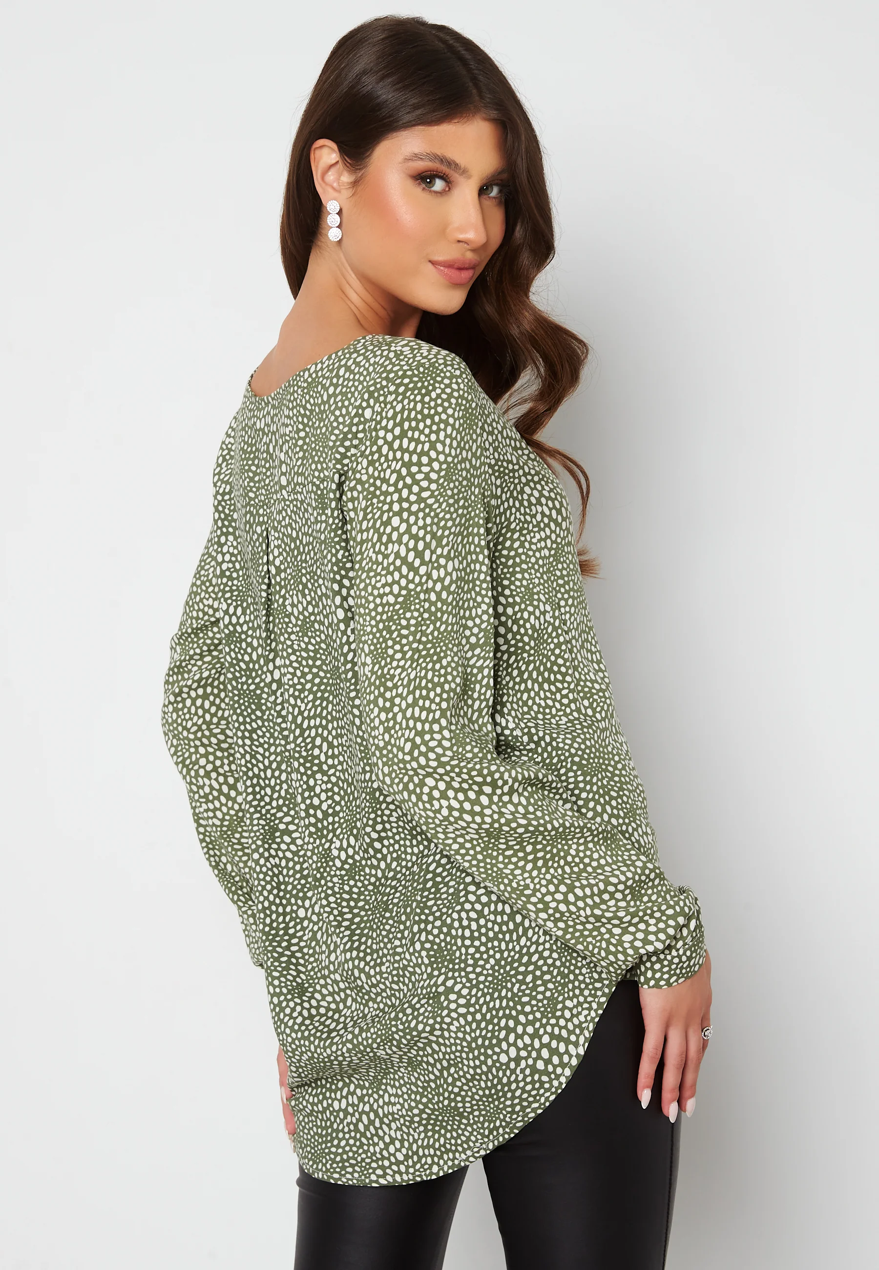 Paya V-Neck Shirt - Image 3
