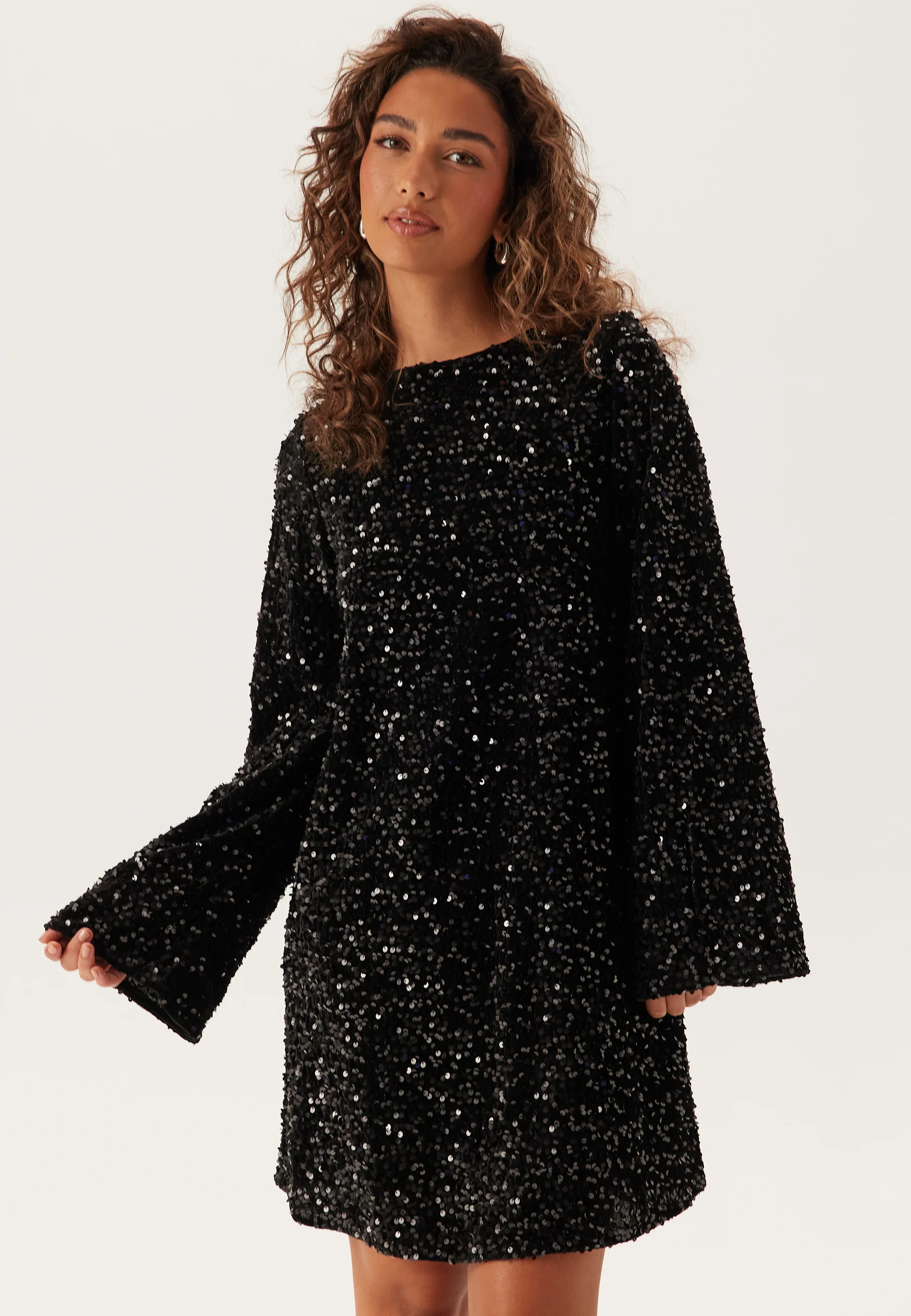 Pckam Ls Deep Back Bow Dress