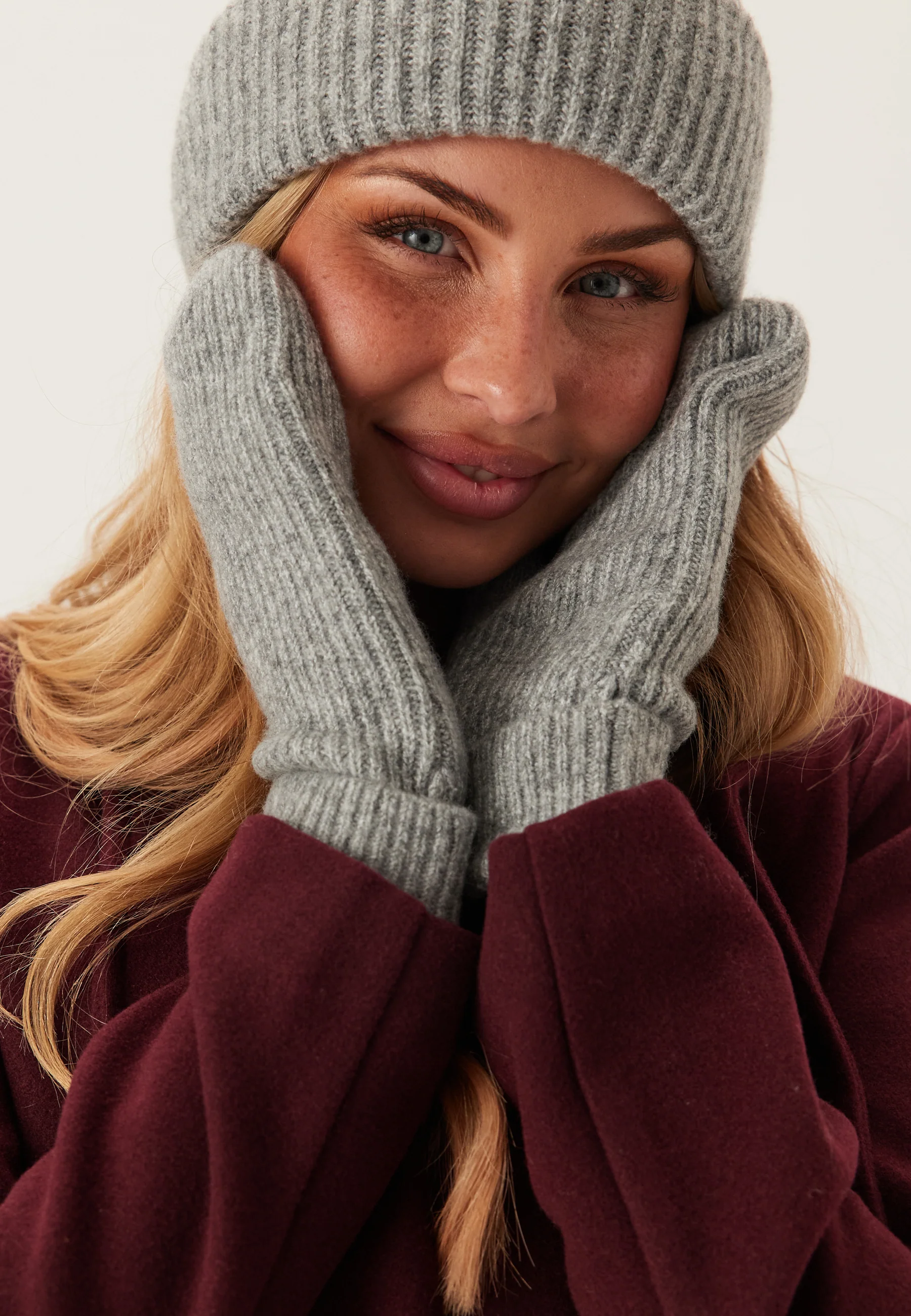 Pcmoella Mittens - Image 2