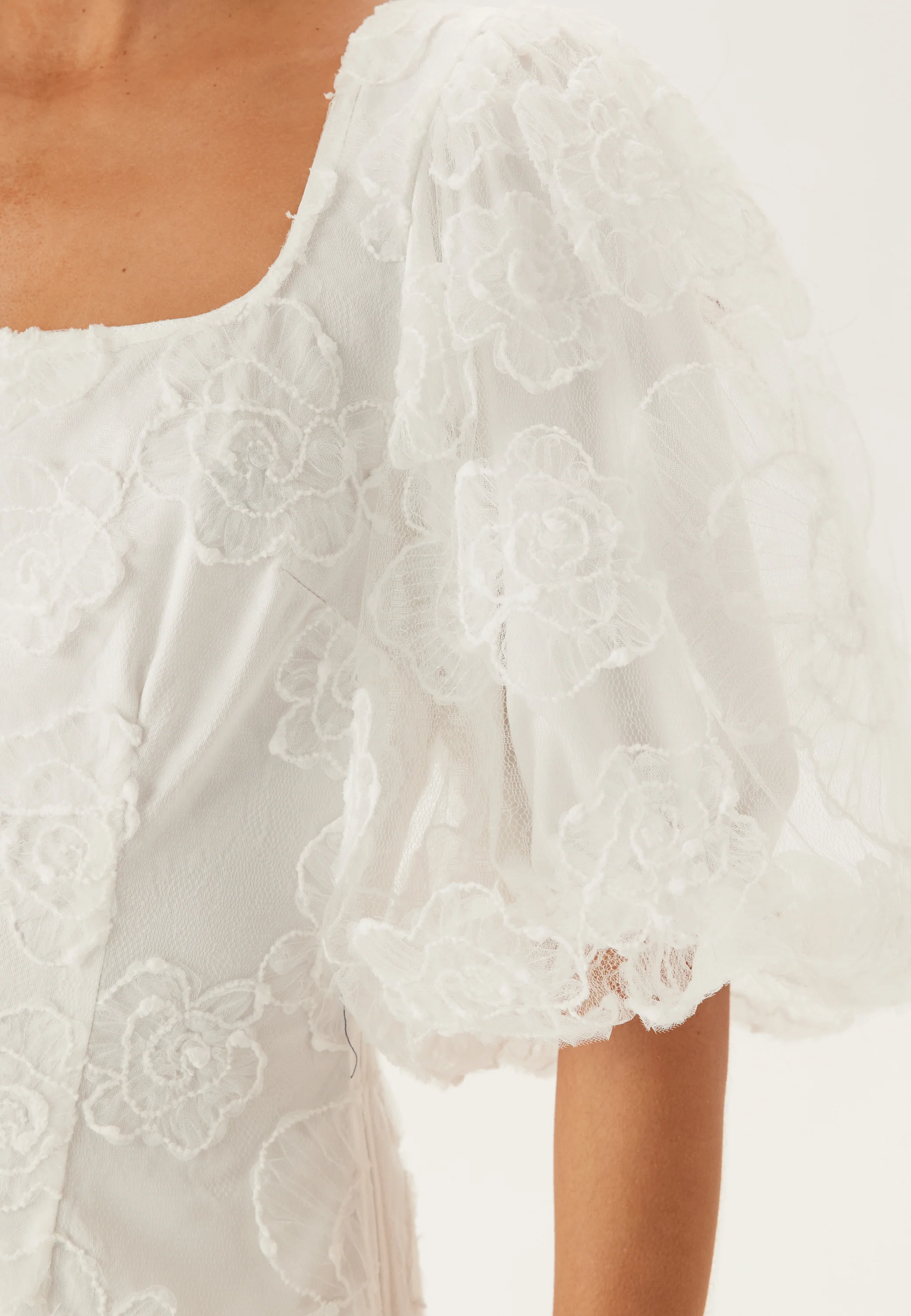 Puff Sleeve Embroidered Dress - Image 6